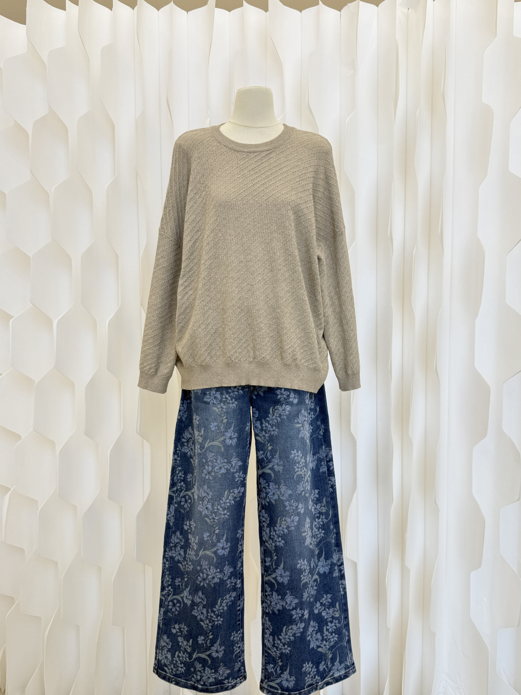 Wholesaler LARA - LONG-SLEEVE CREW NECK SWEATER WITH EMBOSSED EFFECT