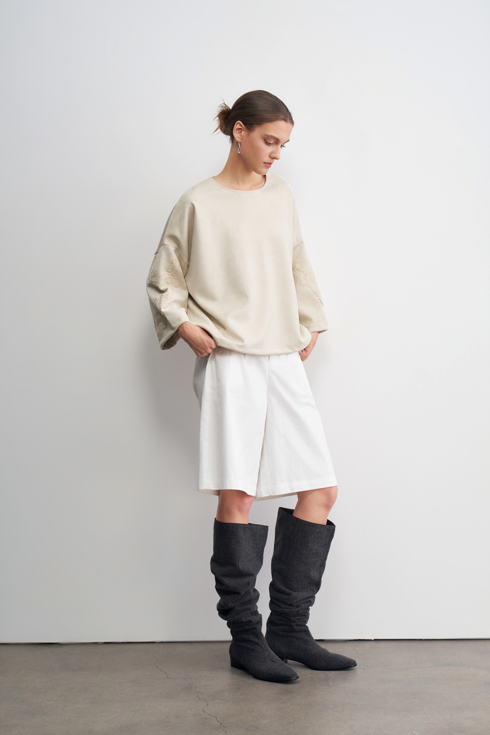 Wholesaler LARA - THREE-QUARTER SLEEVE TOP WITH EMBROIDERY ON THE SLEEVES