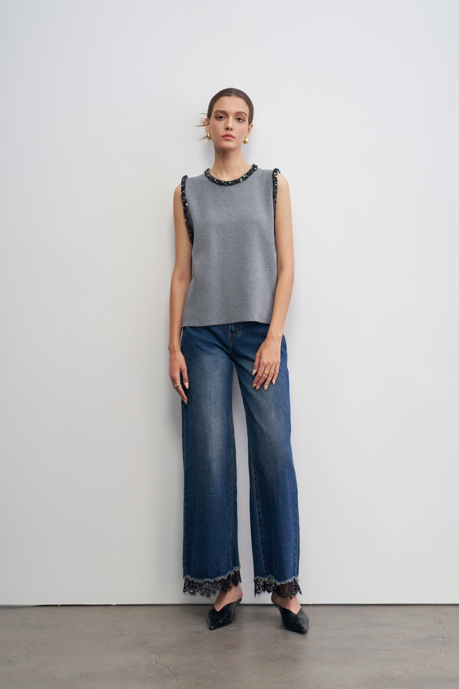 Wholesaler LARA - SLEEVELESS TOP WITH BRAIDED DETAIL AND SEQUINS