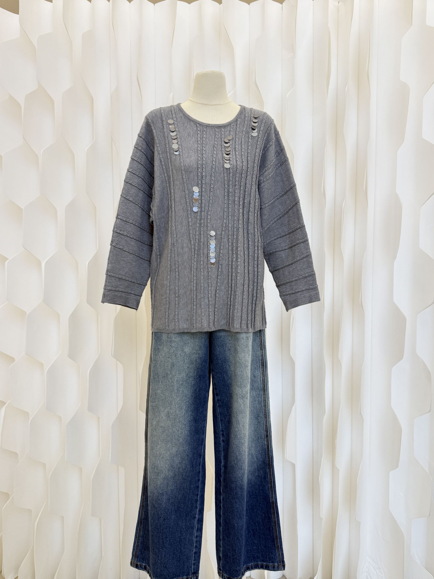 Wholesaler LARA - LONG SLEEVE TOP WITH RAISED STRIPED EFFECT AND SEQUINS
