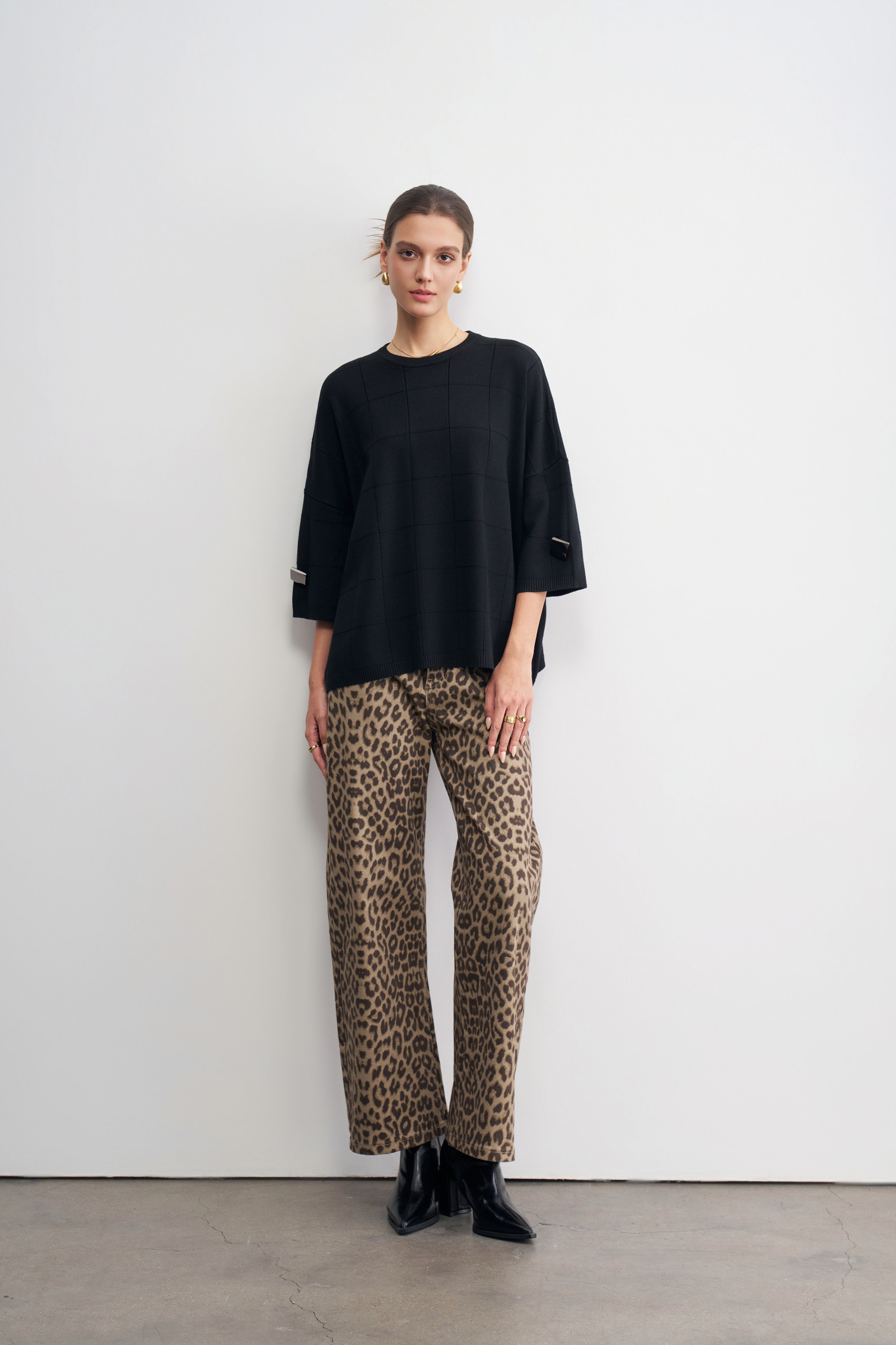 Wholesaler LARA - THREE-QUARTER SLEEVE SWEATER WITH BUTTONS ON THE CUFFS
