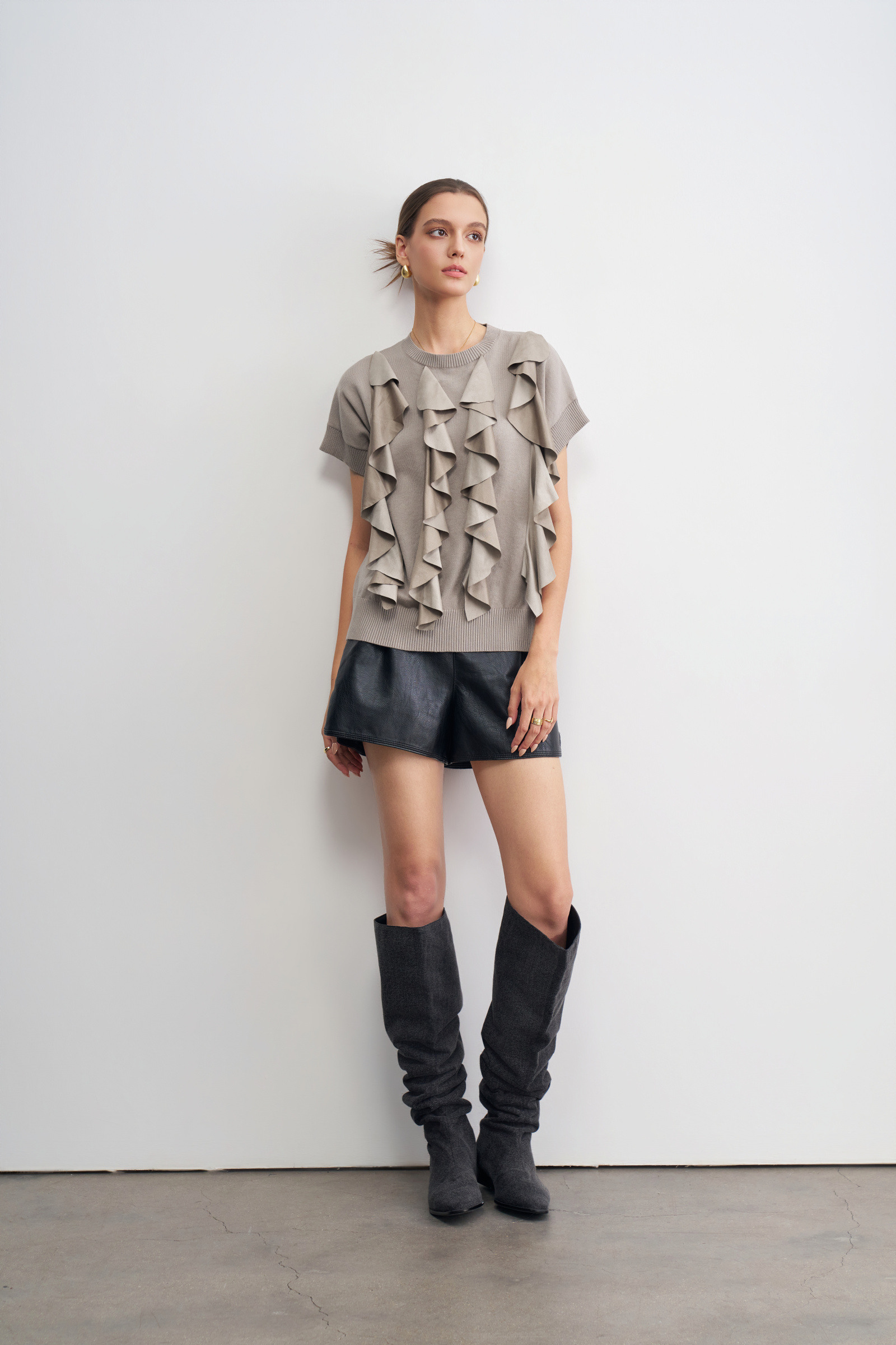 Wholesaler LARA - SHORT SLEEVE TOP WITH RUFFLES