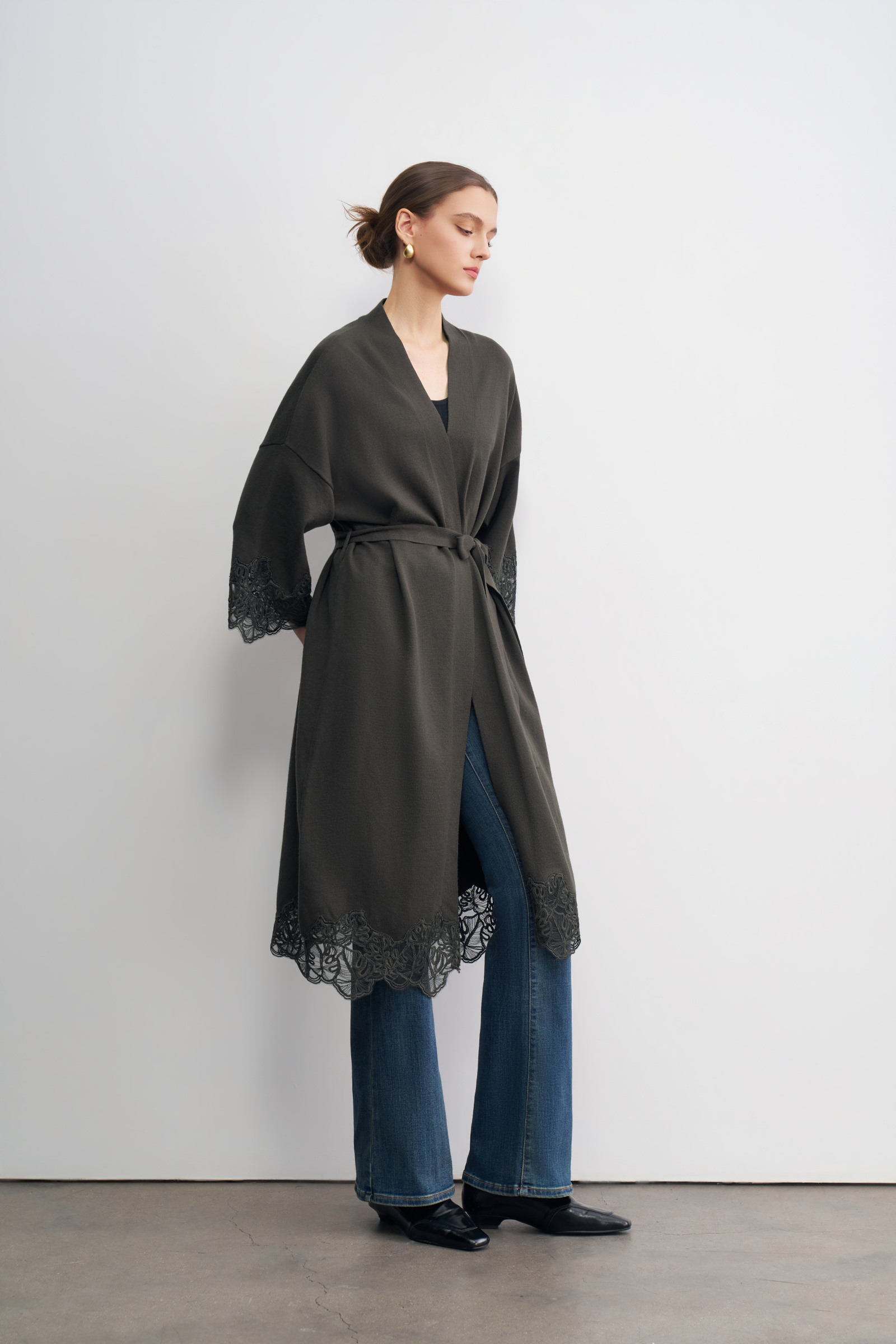 Wholesaler LARA - THREE-QUARTER SLEEVE CARDIGAN WITH LACE ON THE HEM AND CUFFS