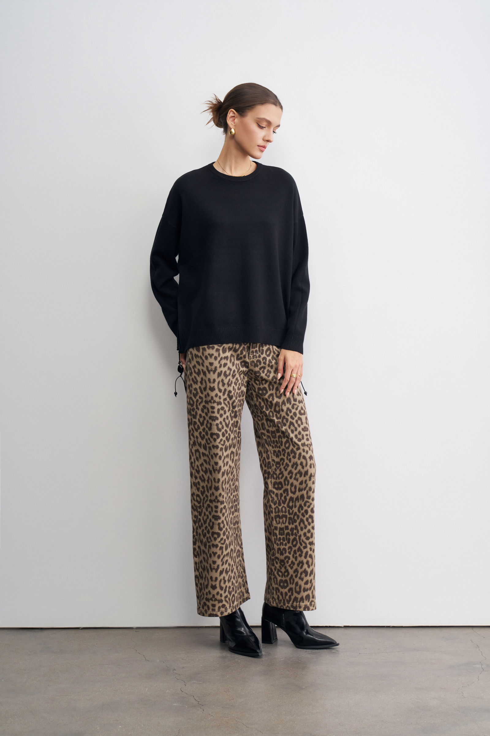 Wholesaler LARA - Long sleeve crew neck sweater with decorative zipper