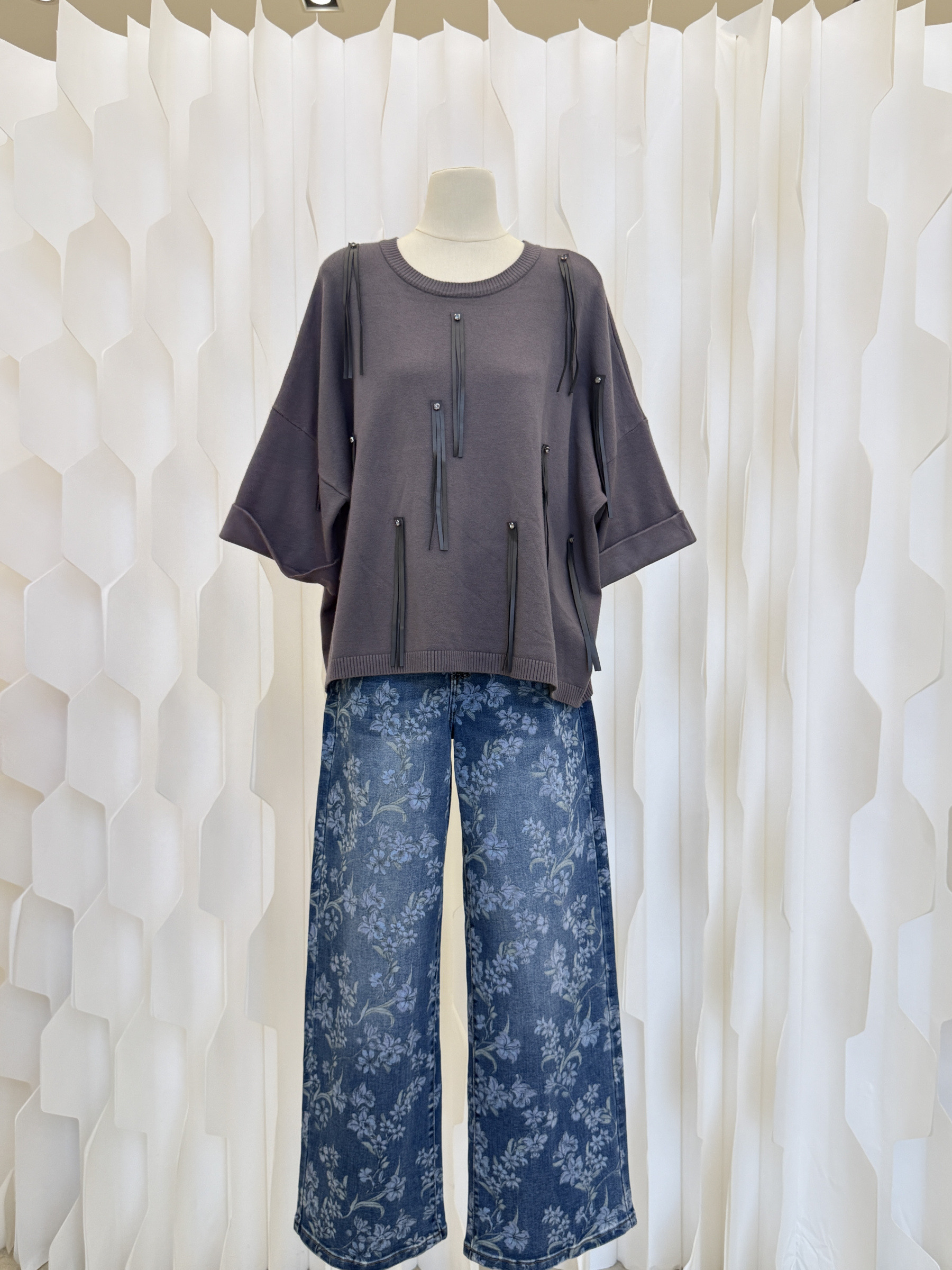 Wholesaler LARA - SHORT SLEEVE TOP WITH EMBELLISHMENTS