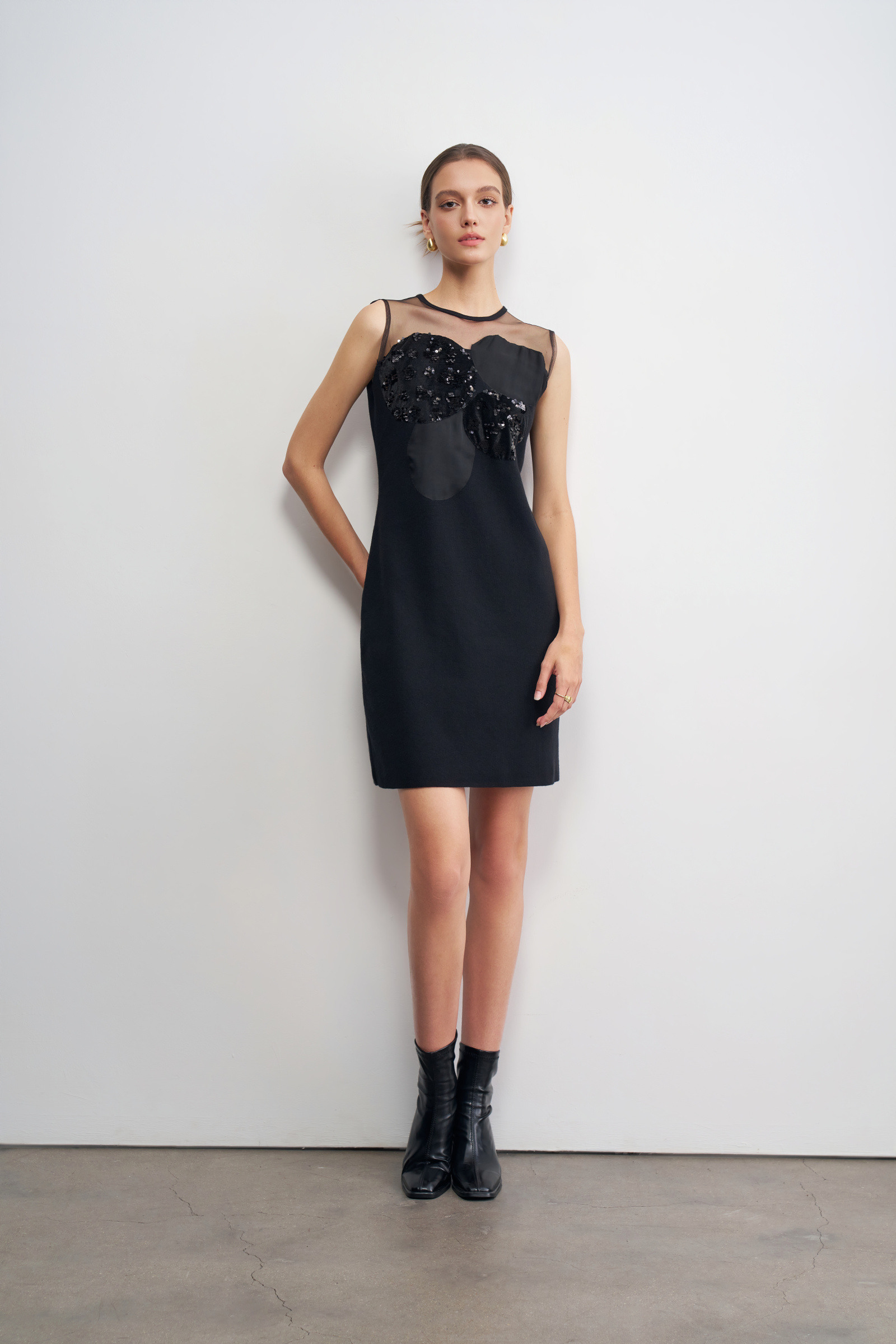 Wholesaler LARA - SLEEVELESS DRESS WITH SEQUINS