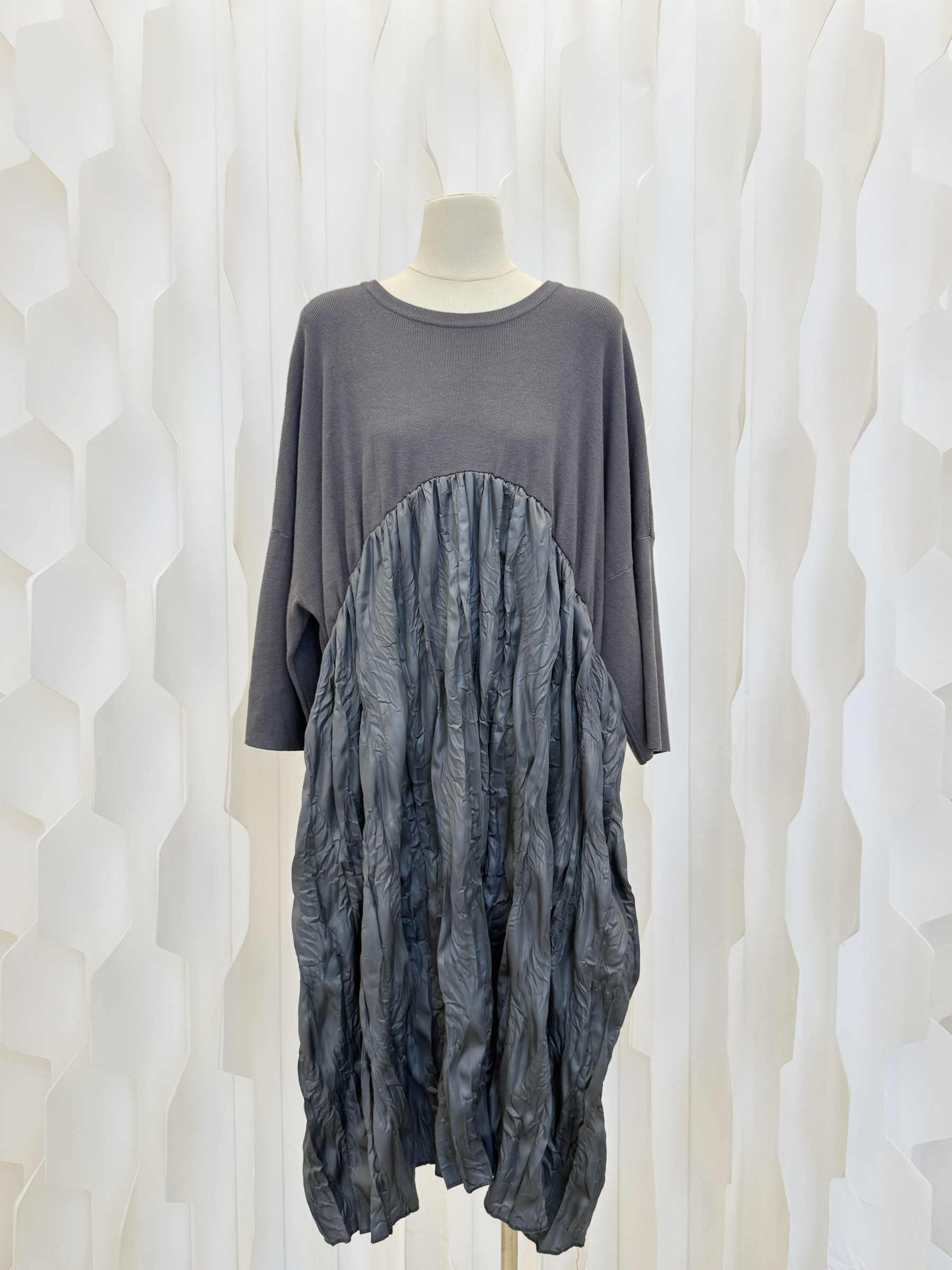 Wholesaler LARA - LONG SLEEVE LONG DRESS WITH MIXED MATERIALS