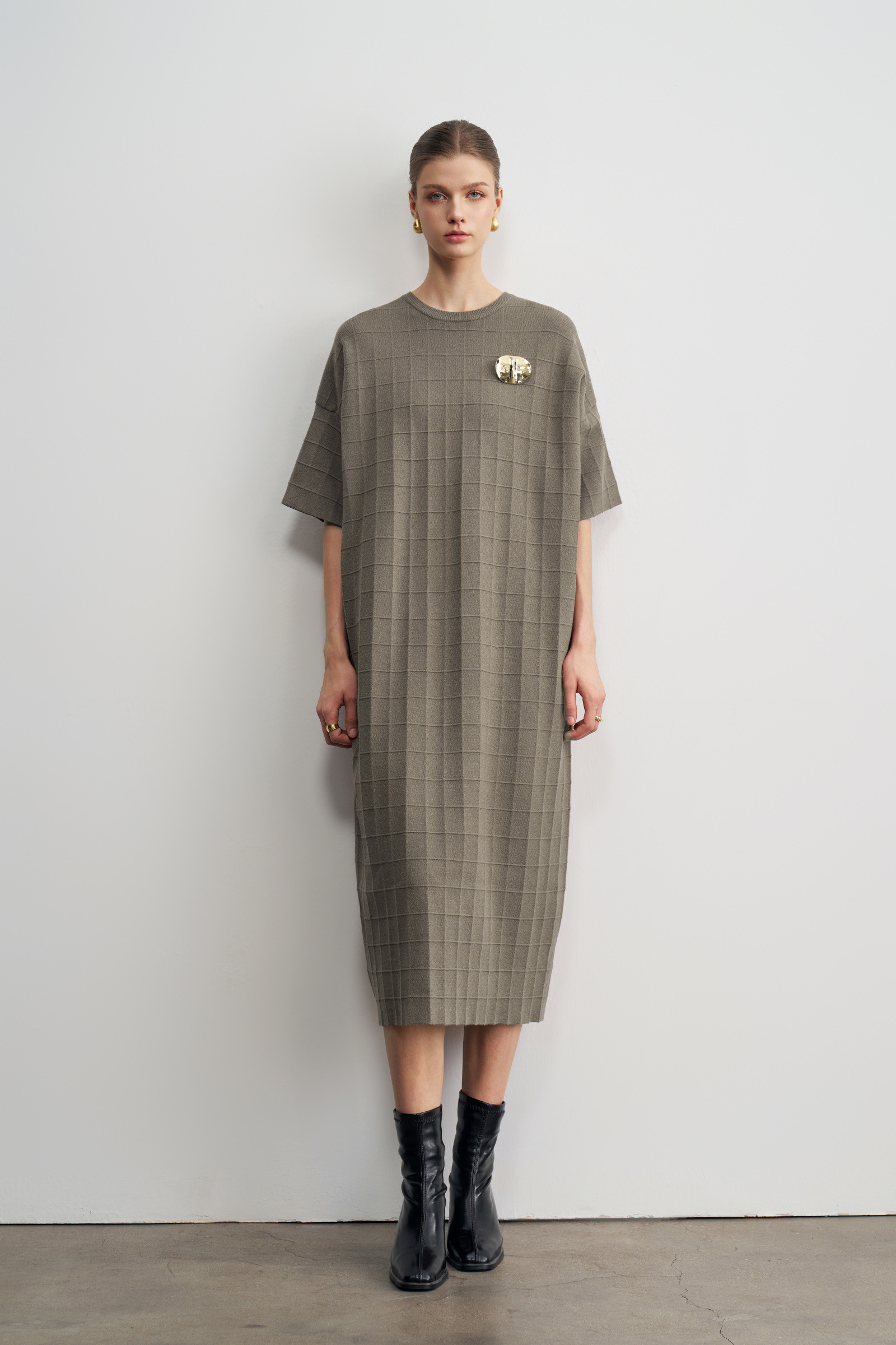 Großhändler LARA - KURZÄRMLIGES STRICKKLEID MIT KAROMUSTER UND RUNDHALSAUSSCHNITT