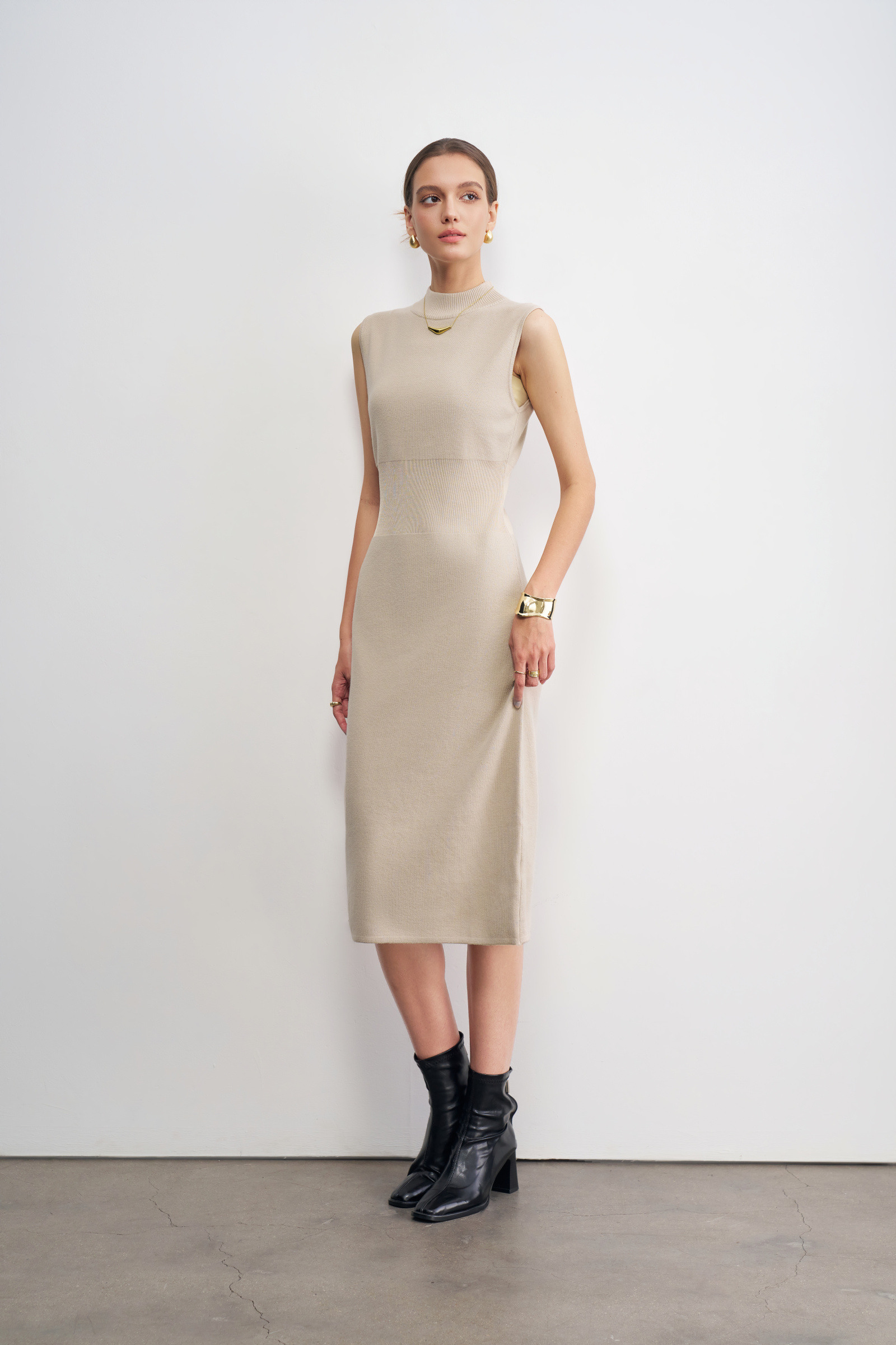 Wholesaler LARA - SLEEVELESS RIBBED DRESS WITH MOCK NECK