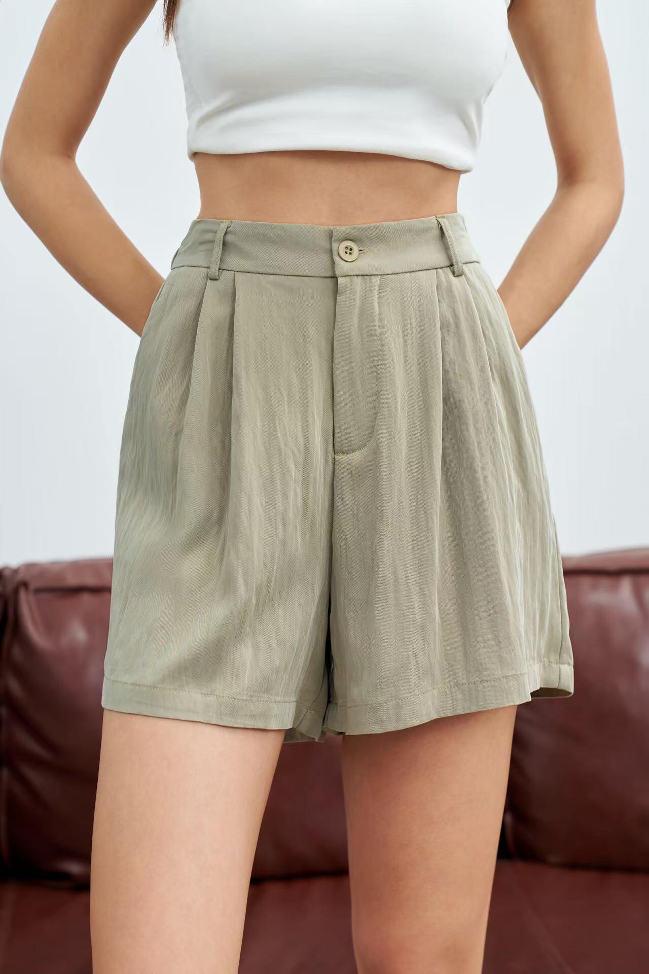 Grossiste LARA - SHORTS AVEC BOUTON