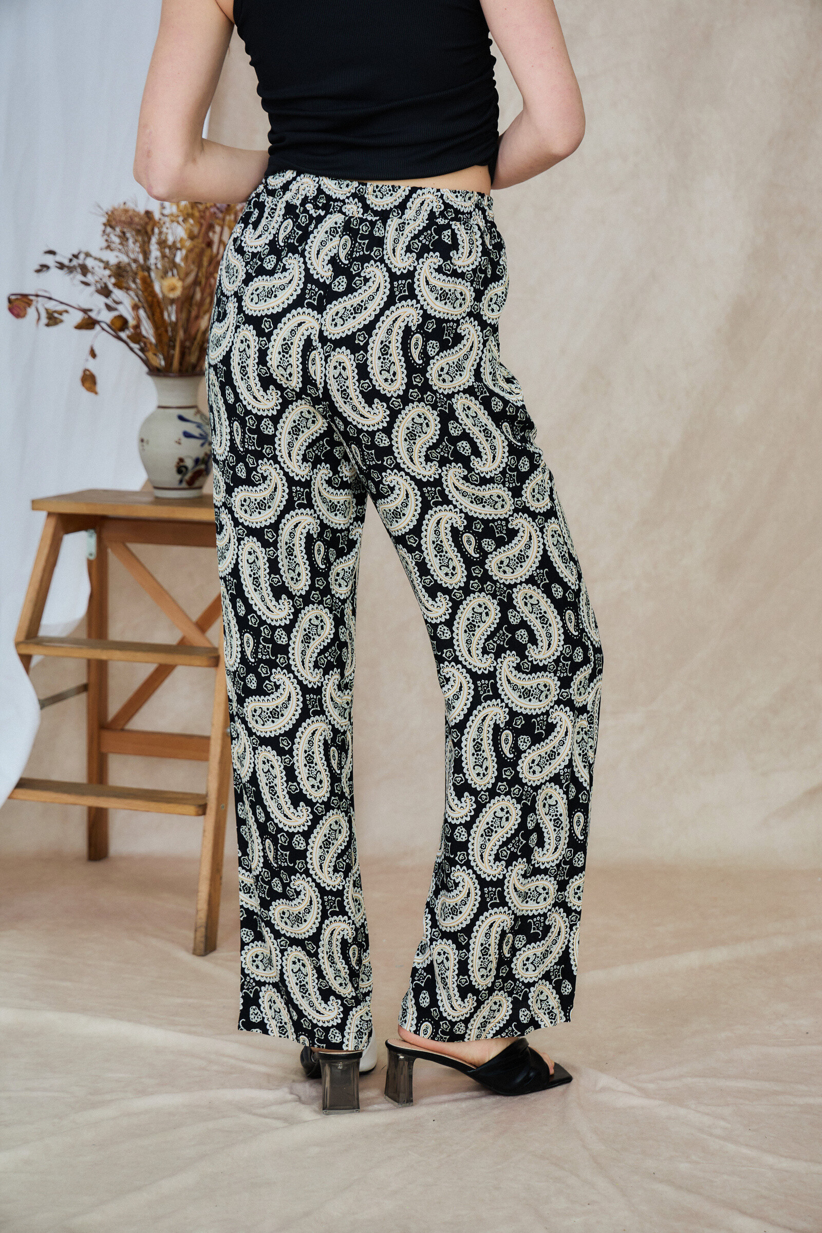 Pantalón fluido con estampado floral, corte recto con bolsillos, casual - Negro - 4 - formato grande
