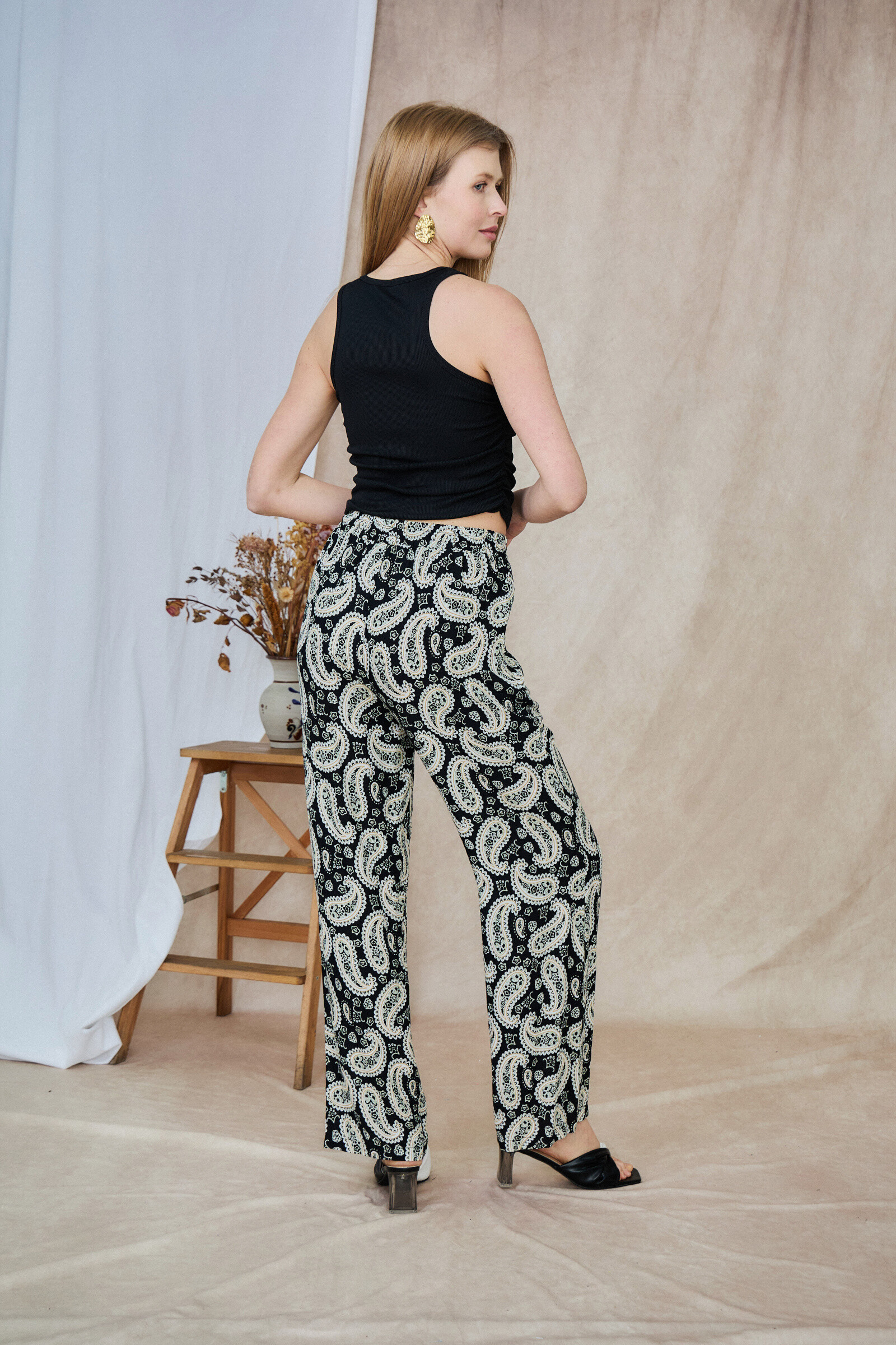 Pantalón fluido con estampado floral, corte recto con bolsillos, casual - Negro - 3 - formato grande