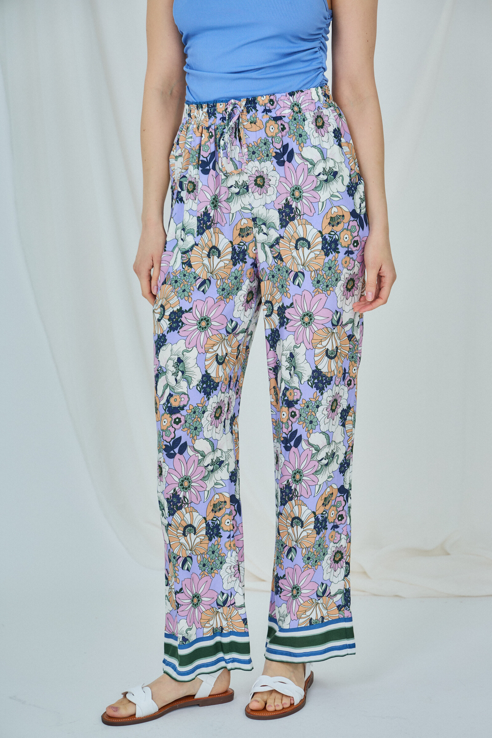 Wholesaler LAST QUEEN OUTLET - Flowy pants with floral print, straight cut with pockets, casual