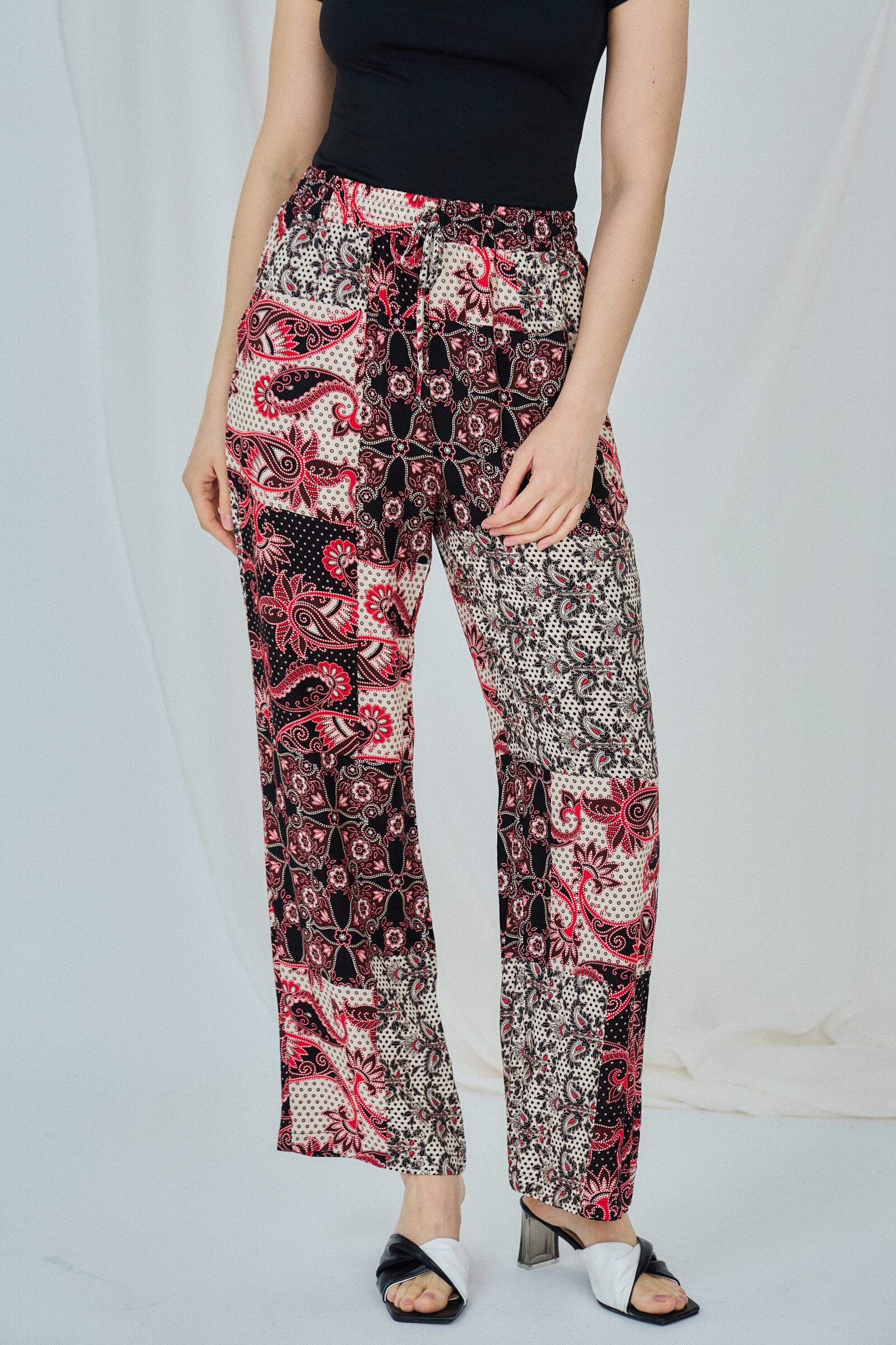 Wholesaler LAST QUEEN OUTLET - Flowy pants with floral print, straight cut with pockets, casual