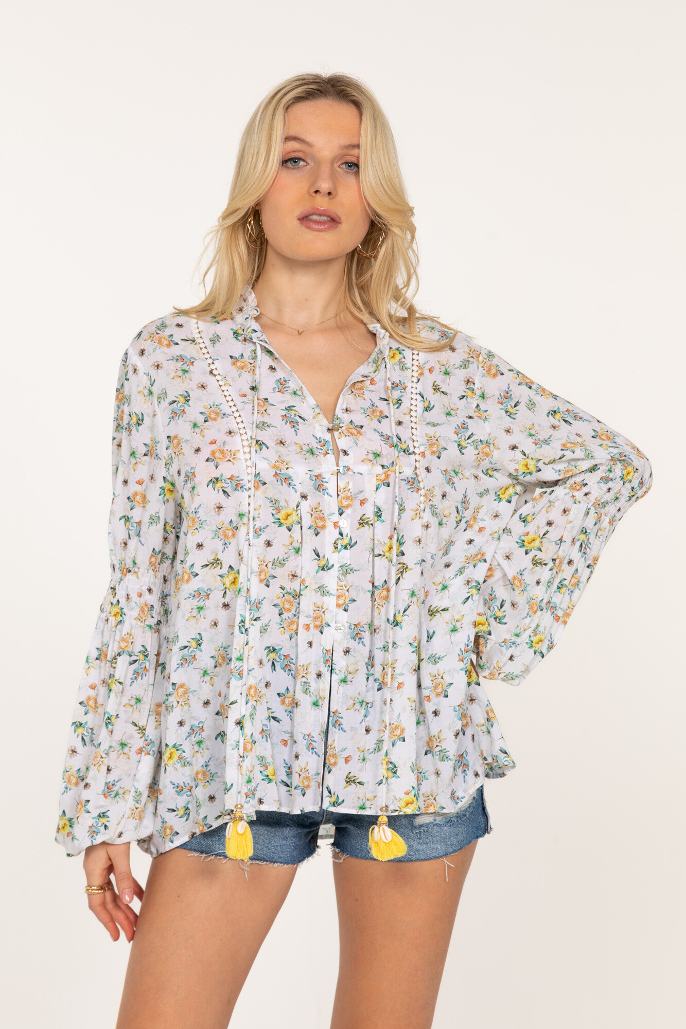 Großhändler Last Queen - Bluse mit V-Ausschnitt und Bindebändern mit Pompons und Muscheln