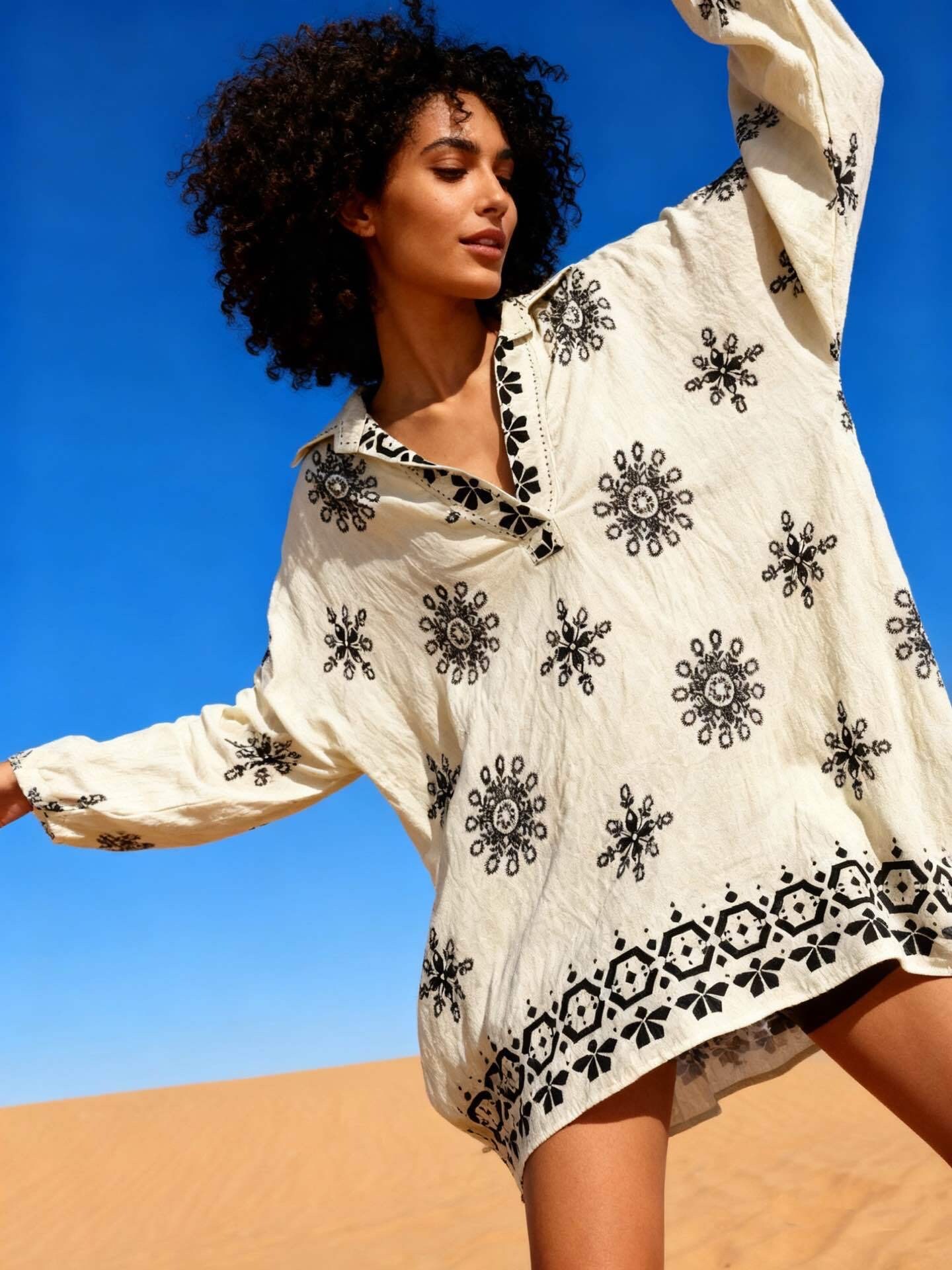 Wholesaler Last Queen - Flowy printed blouse, flared cut, attachable batwing sleeves