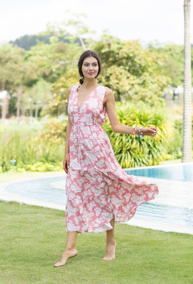 Wholesaler LAST QUEEN OUTLET - Long floral print dress buttoned at the front and V-neck.
