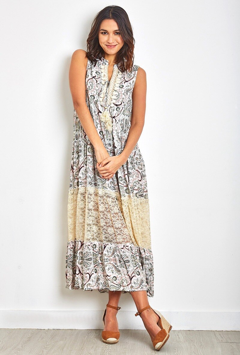 Wholesaler LAST QUEEN OUTLET - Long dress in bohemian print with pompoms and lace