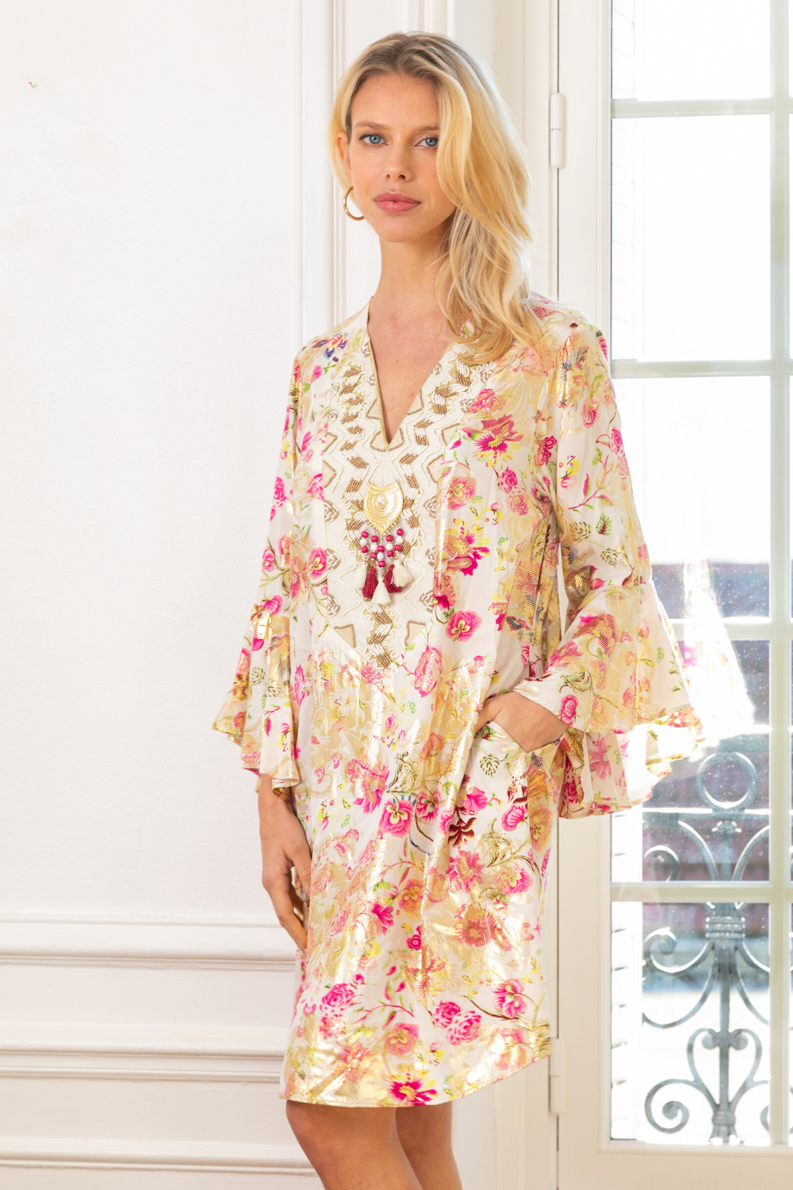 Wholesaler LAST QUEEN OUTLET - V-neck tunic dress printed with gilding effect with hand embroidery