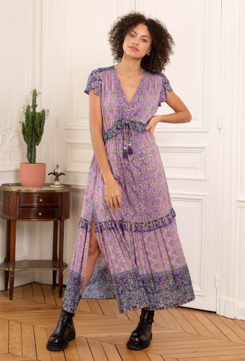 Großhändler LAST QUEEN OUTLET - Langes, gerüschtes Kleid mit böhmischem Print, Bommeln und Vergoldungseffekt