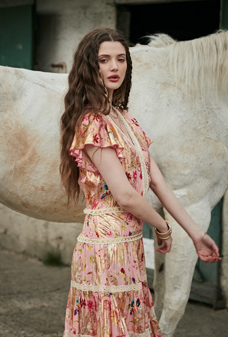 Vestido largo con escote en pico y encaje, estampado bohemio con efecto dorado - Sombra de rosa - 4 - formato grande