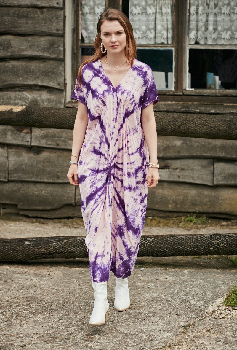Grossista LAST QUEEN OUTLET - Abito fluido tie and dye, scollo a V dalla linea svasata
