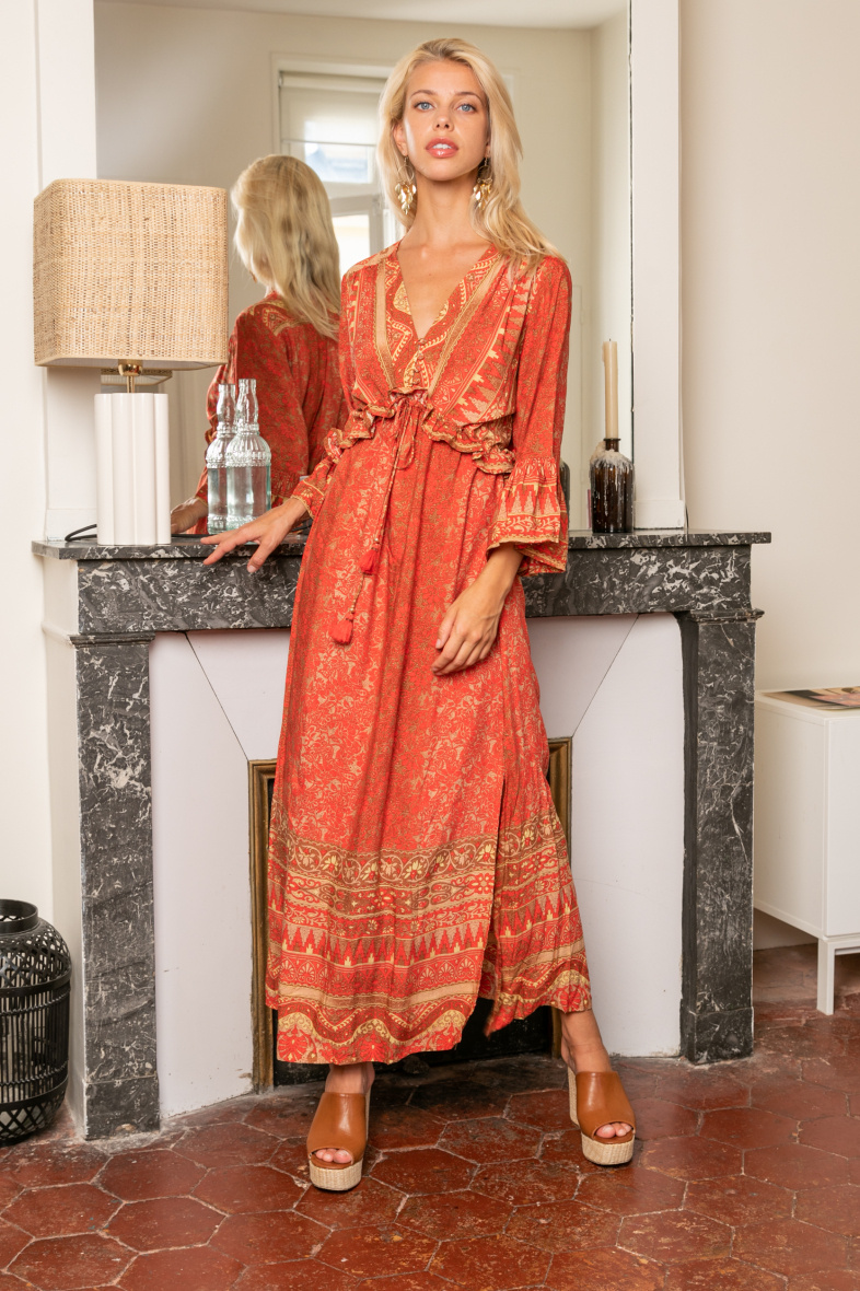 Großhändler LAST QUEEN OUTLET - Langes Kleid mit Bohème-Print mit Volant und Quastenverzierung