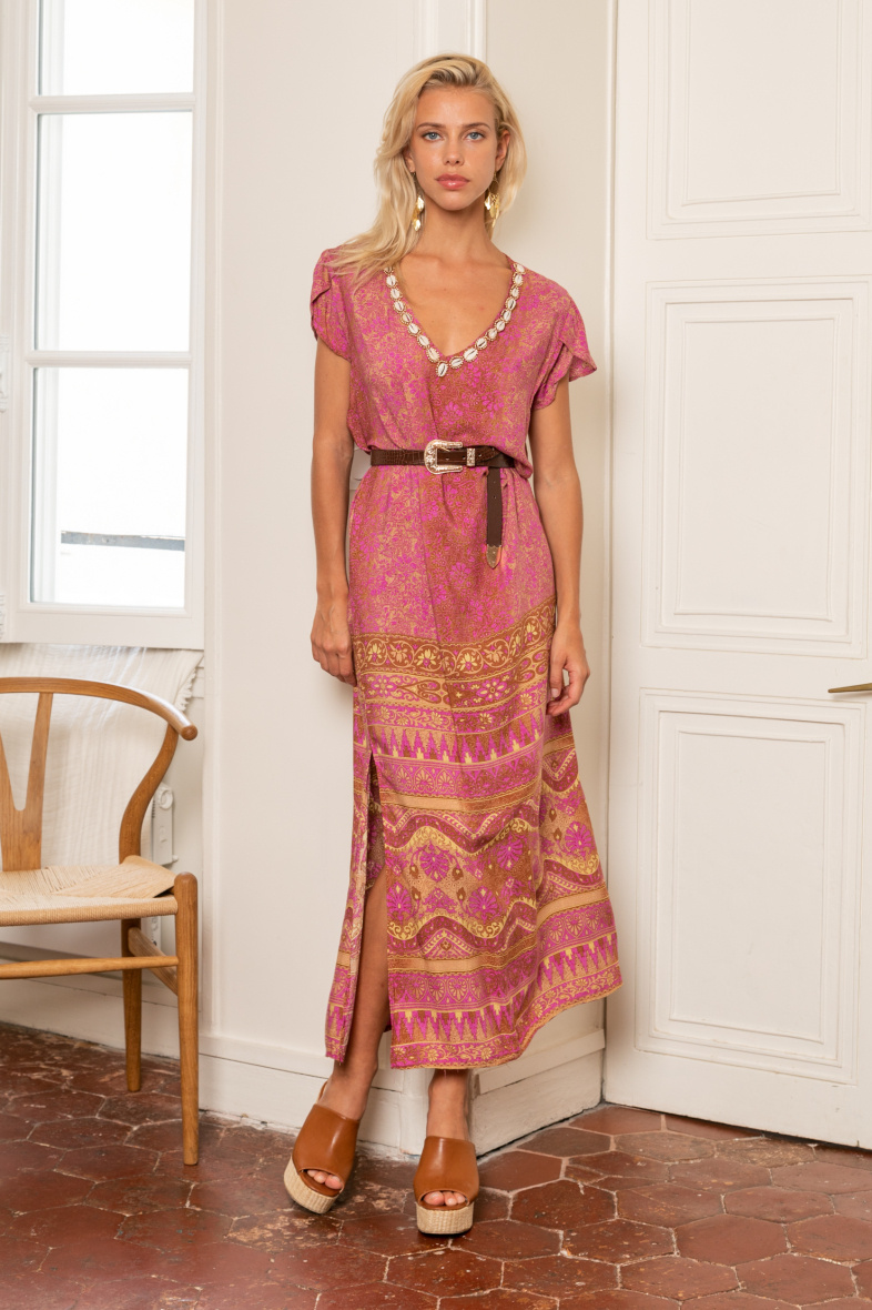 Wholesaler LAST QUEEN OUTLET - Long bohemian print T-shirt dress with embroidery and invisible pockets