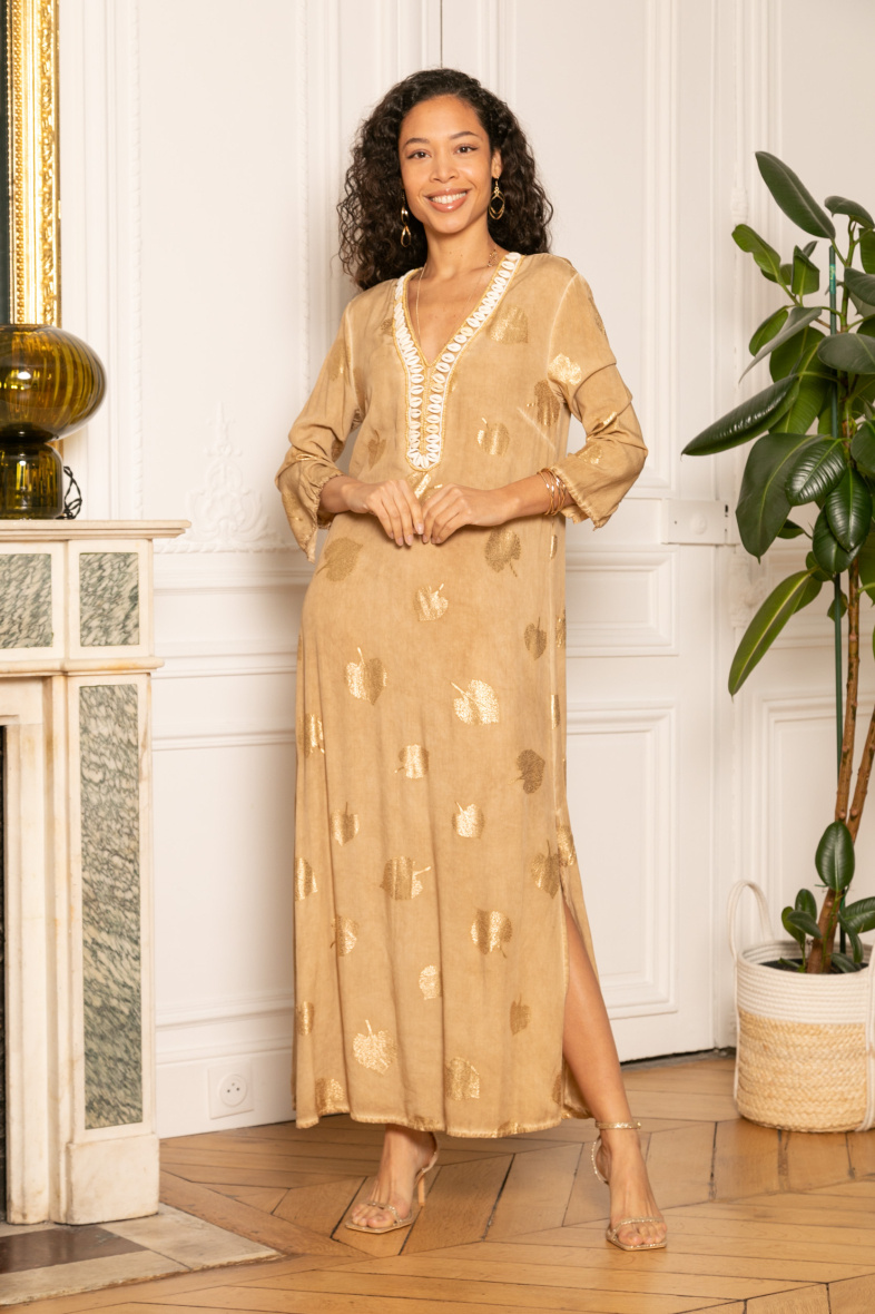Großhändler Last Queen - Langes Kleid, von Hand mit Muscheln bestickt und mit Vergoldungseffekt bedruckt
