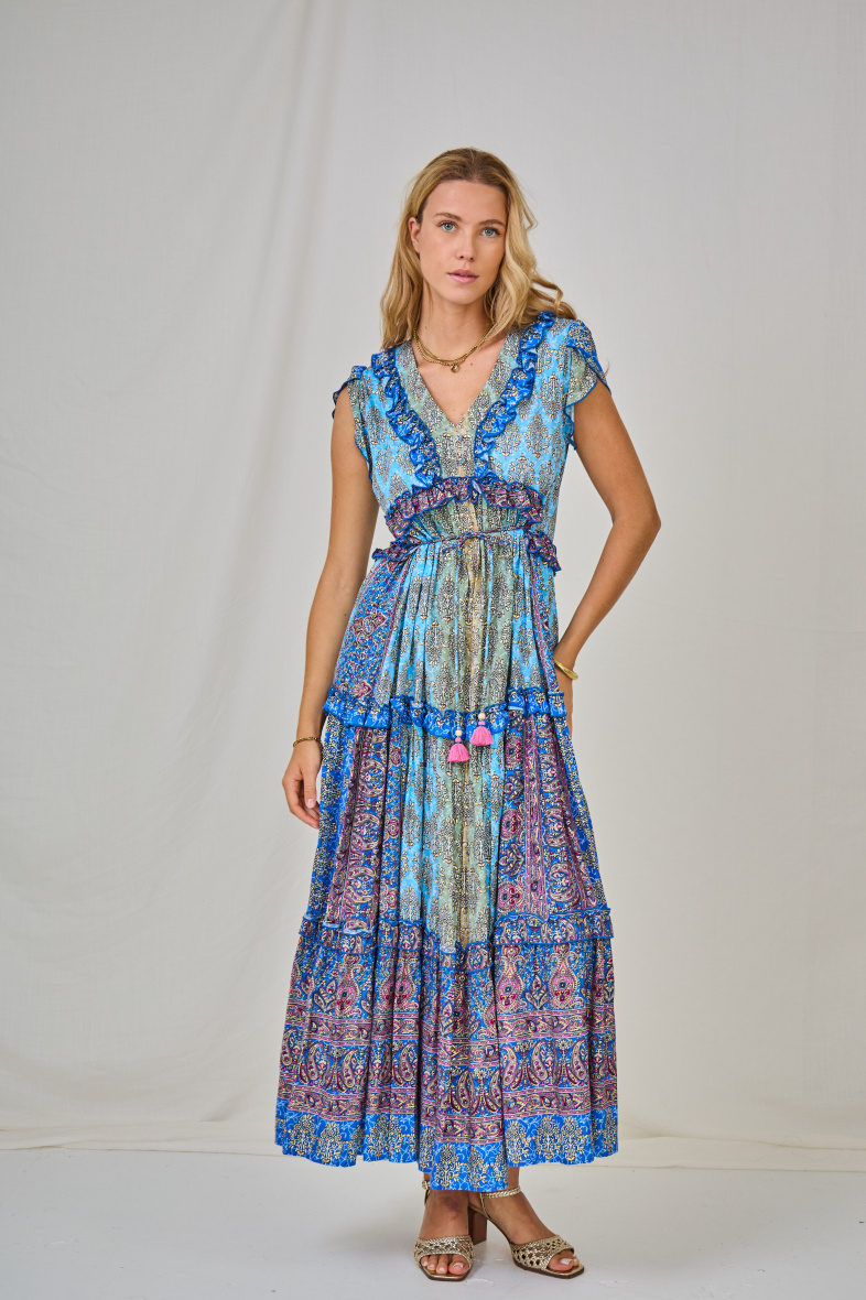 Mayorista LAST QUEEN OUTLET - Vestido largo de volantes y vuelo con estampado bohemio y LUREX.