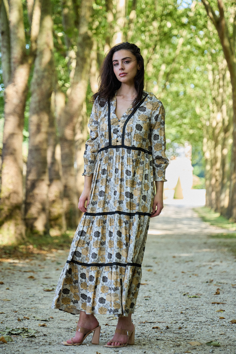 Wholesaler LAST QUEEN OUTLET - Maxi bohemian print long dress with lace and LUREX buttoned in front