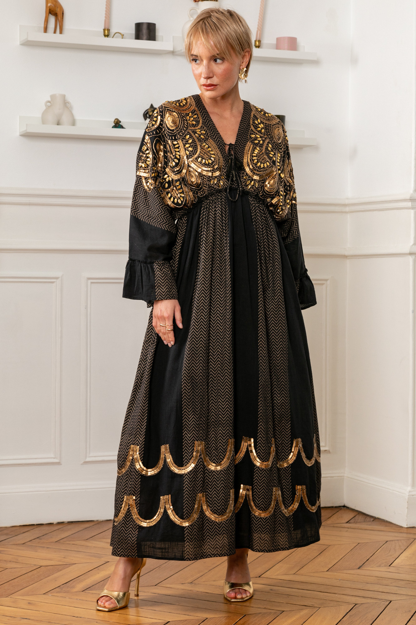 Wholesaler Last Queen - Short flared dress，Bohemian embroidered and sequin patterns
