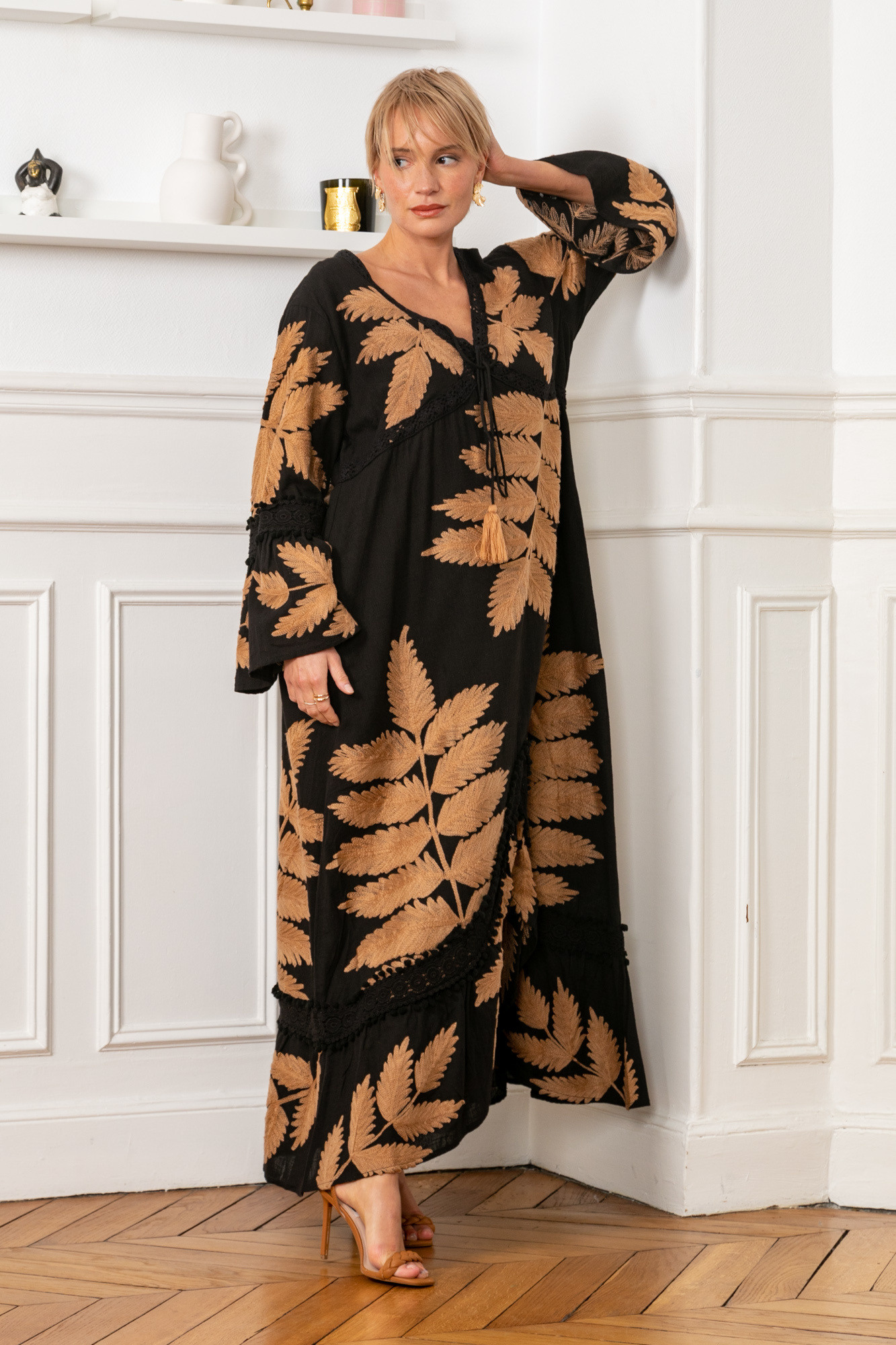 Wholesaler Last Queen - Short flared dress，Bohemian embroidered and sequin patterns