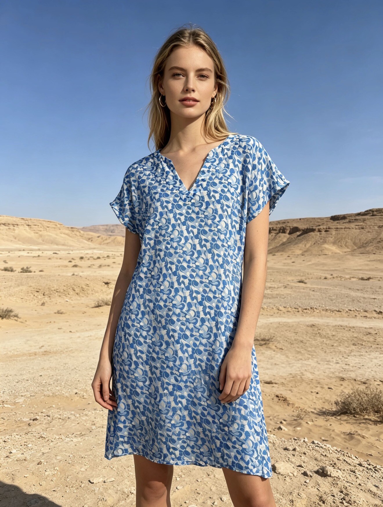 Großhändler Last Queen - Fließendes Tunika-Kleid mit Print, gerader Schnitt mit einem Hauch von Seide