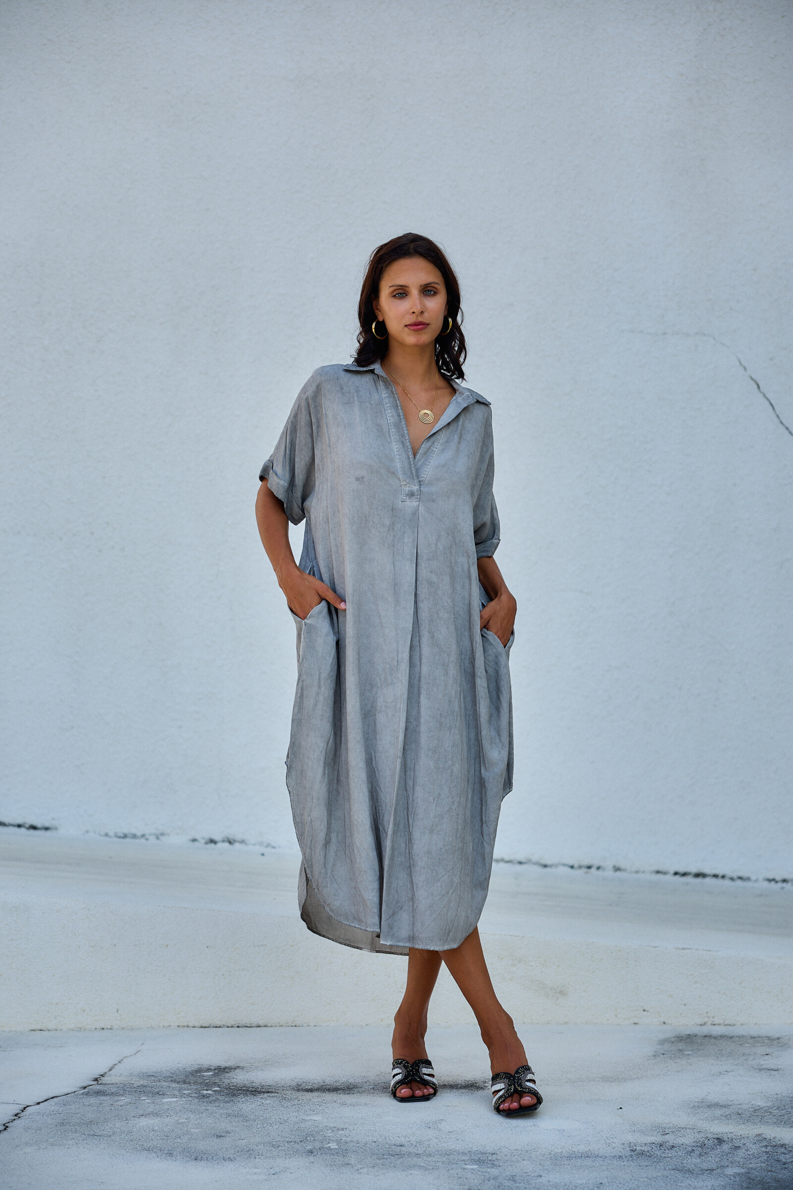 Grossiste Last Queen - Robe tunique style délavé , col V , coupe évasée avec poches invisibles
