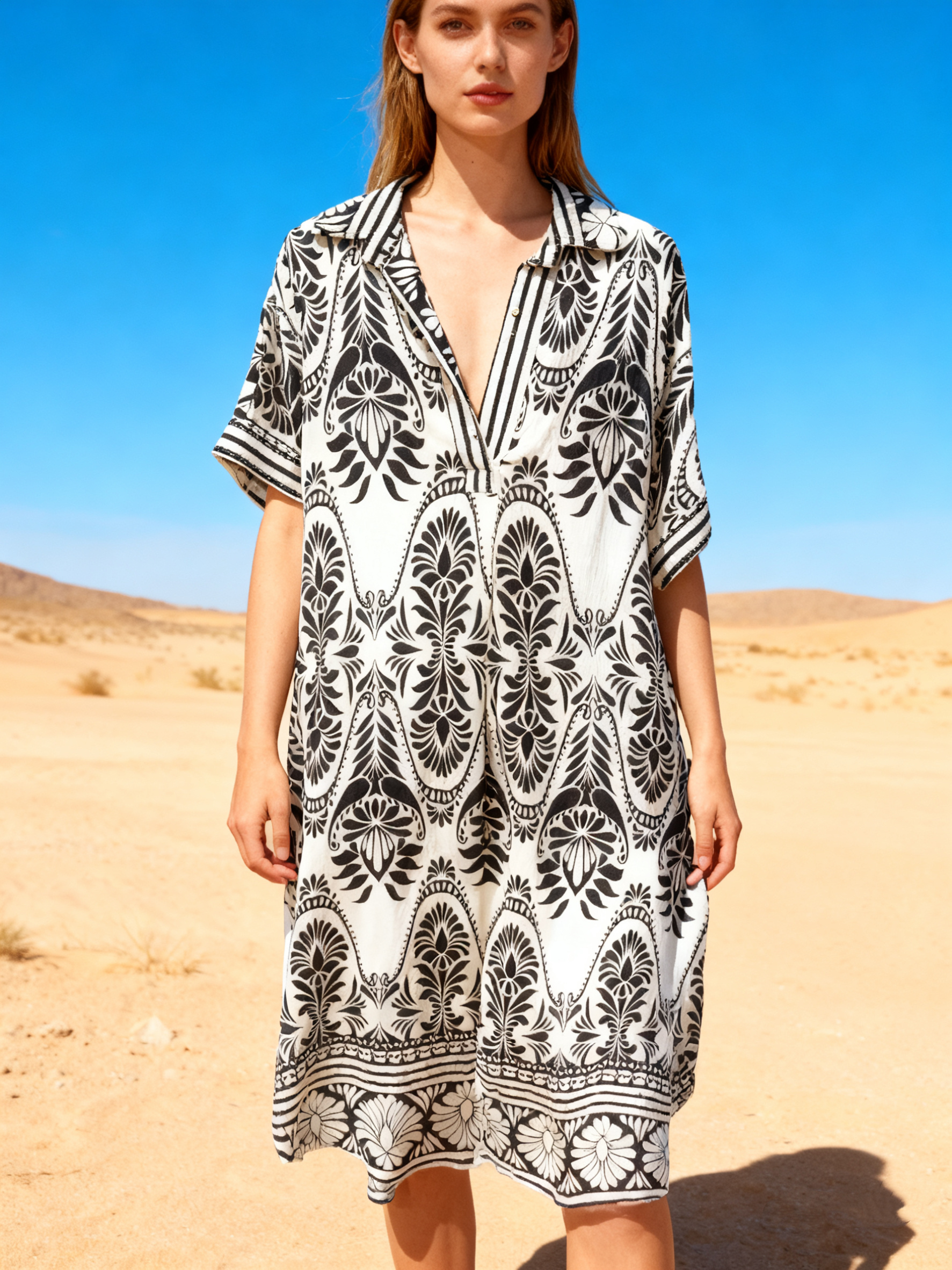 Wholesaler Last Queen - Printed tunic dress, V-neck, flared cut with hidden pockets
