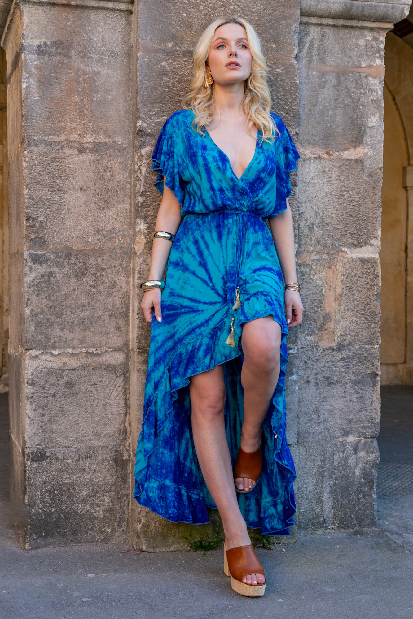 Grossiste Last Queen - Robe tie and dye asymétrique cache-cœur avec lien à nouer , détaille en volant