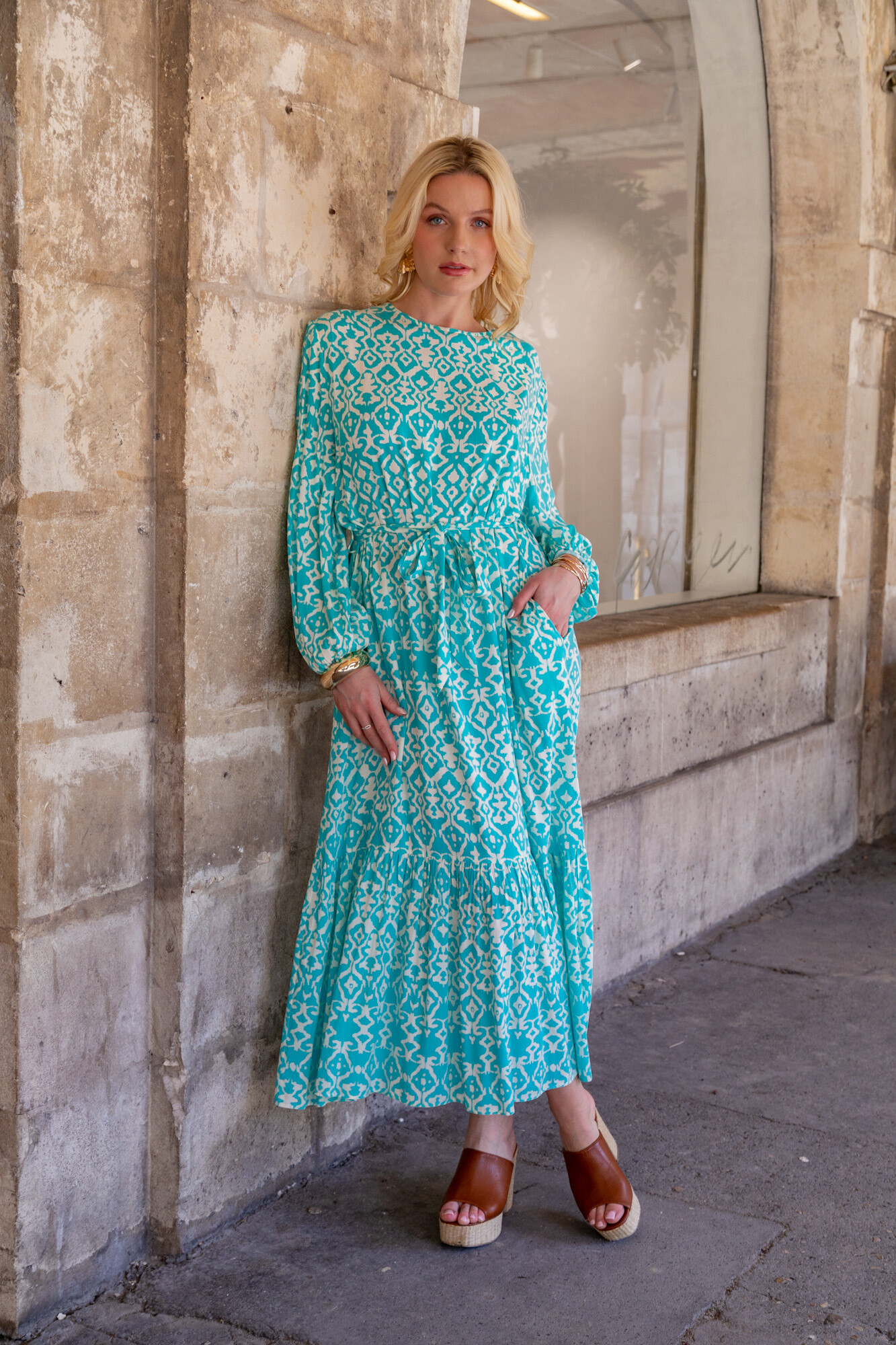 Grossiste Last Queen - Robe longue ceinturée à imprimé ehnique , col rond avec poches invisibles