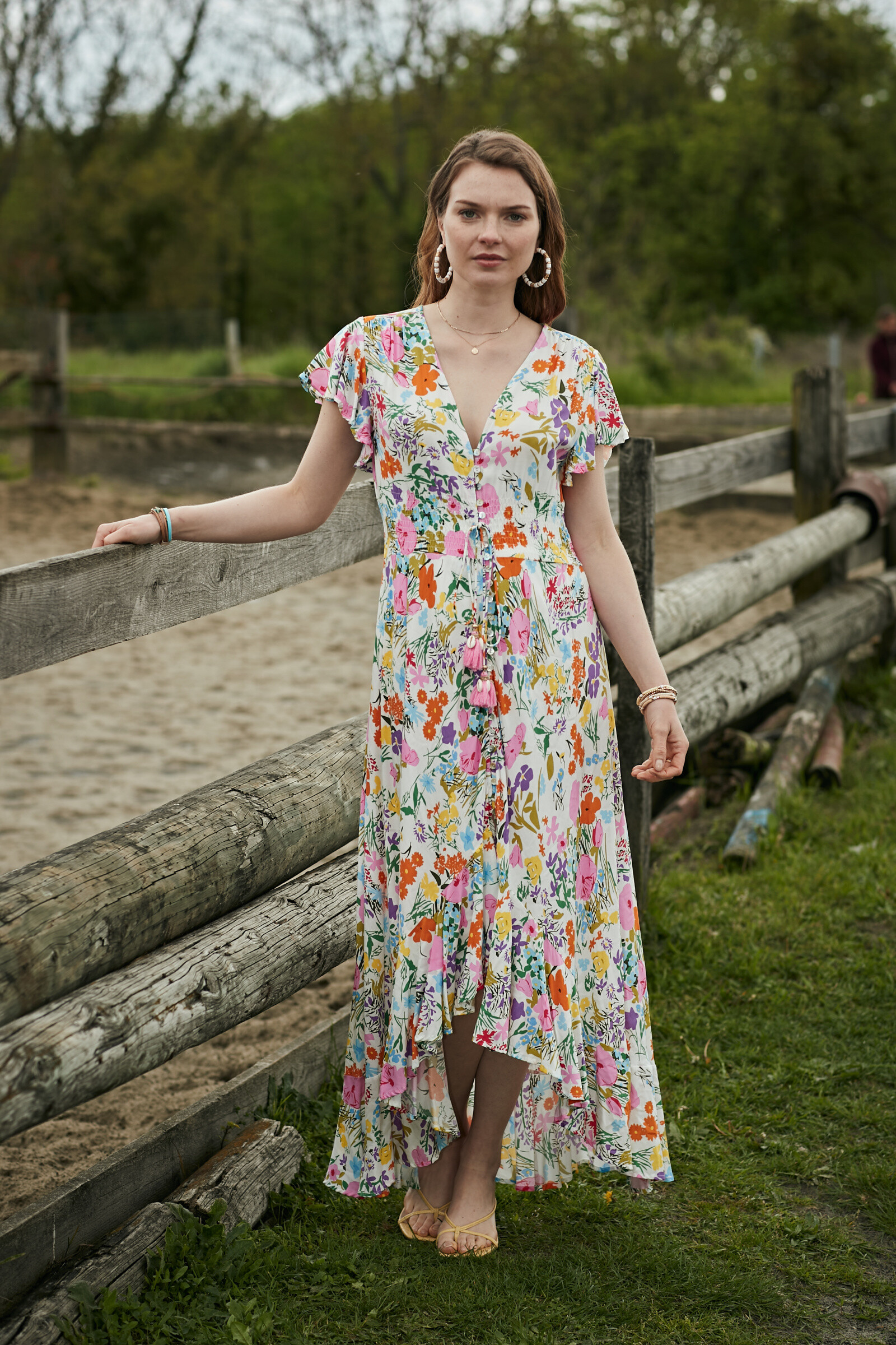 Grossiste Last Queen - Robe longue fluide asymétrique à imprimé floral,Coupe slim à col en V
