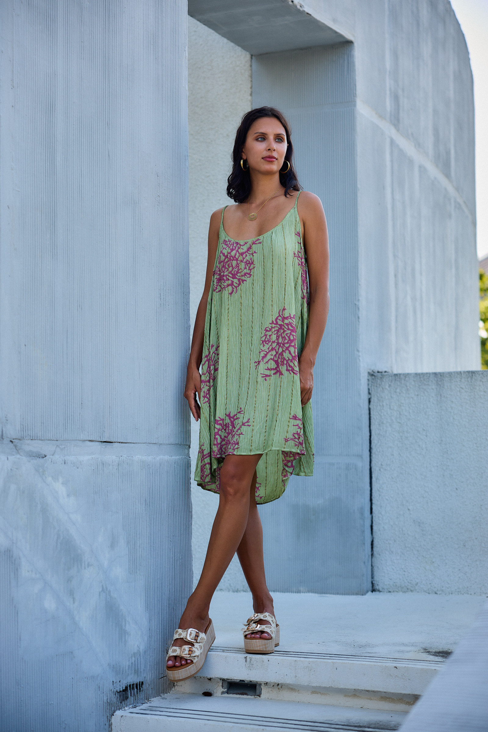 Grossiste Last Queen - Robe fluide à imprimé corail à fines bretelles , style délavé avec Lurex