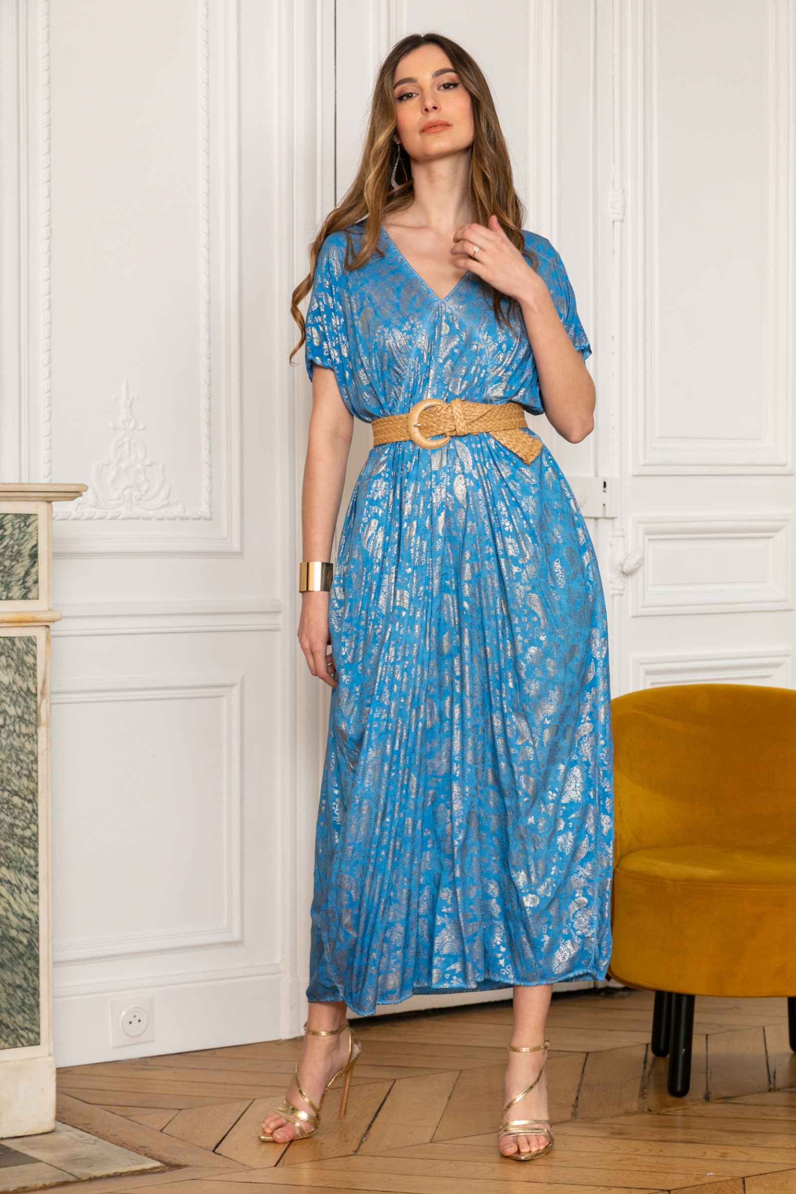 Grossiste Last Queen - Robe longue à imprimé dorure, col V, coupe évasée