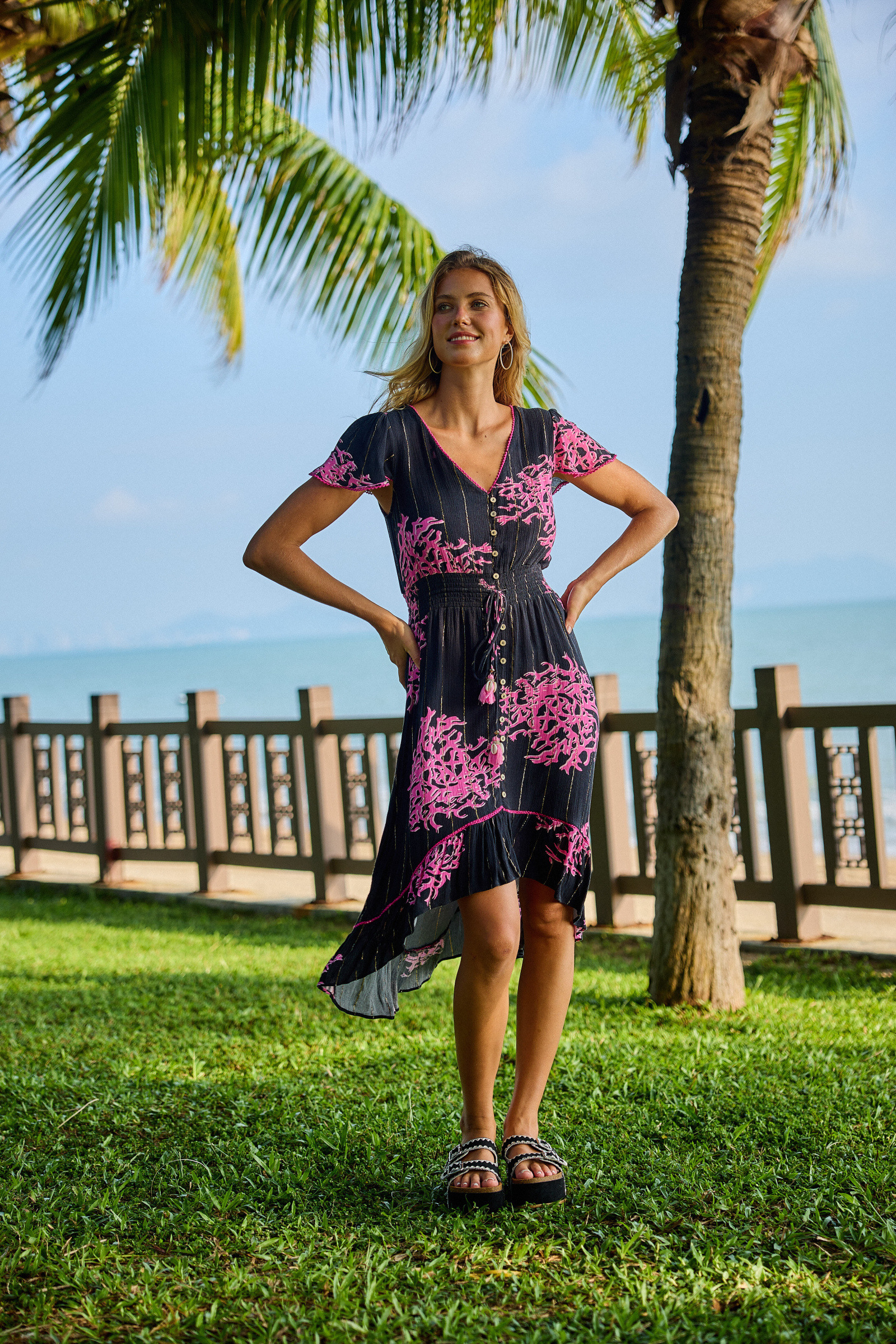 Grossiste Last Queen - Robe longue à imprimé corail avec Lurex , col V boutonnée devant