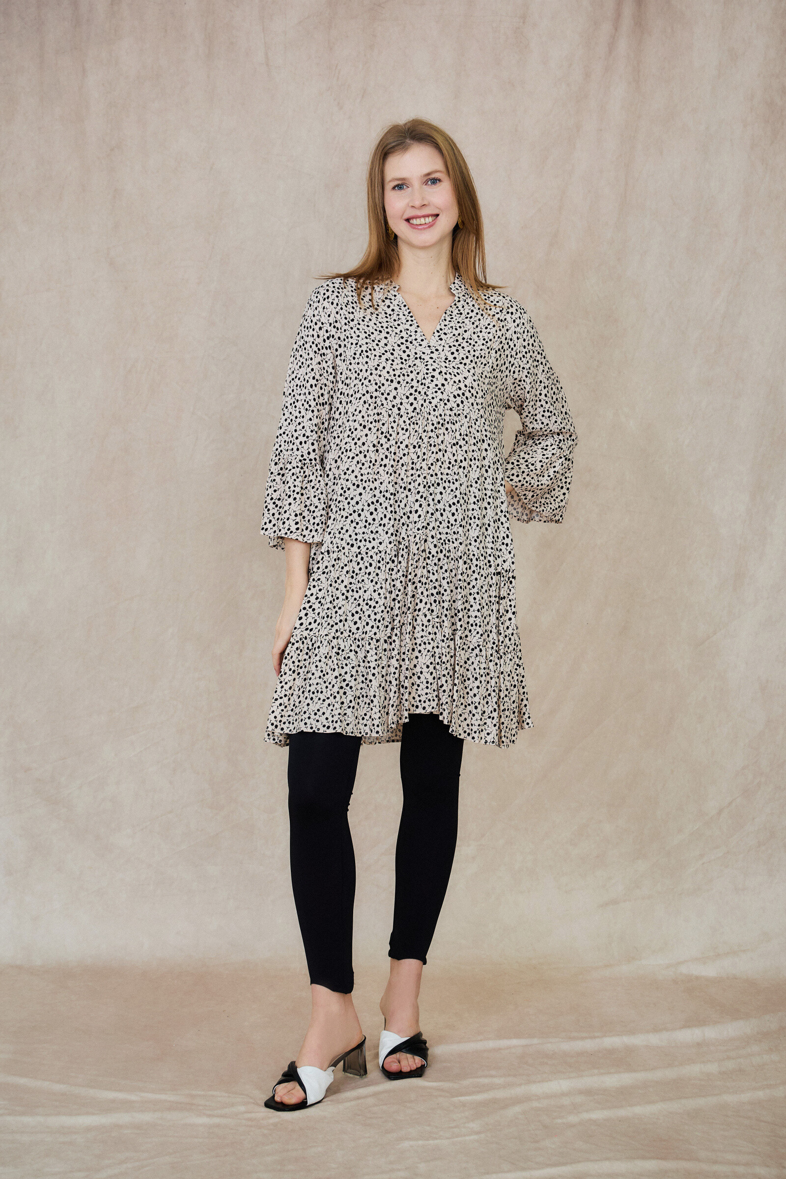 Vestido largo estilo camisero estampado, corte holgado y frunces - Beige 1 - miniatura