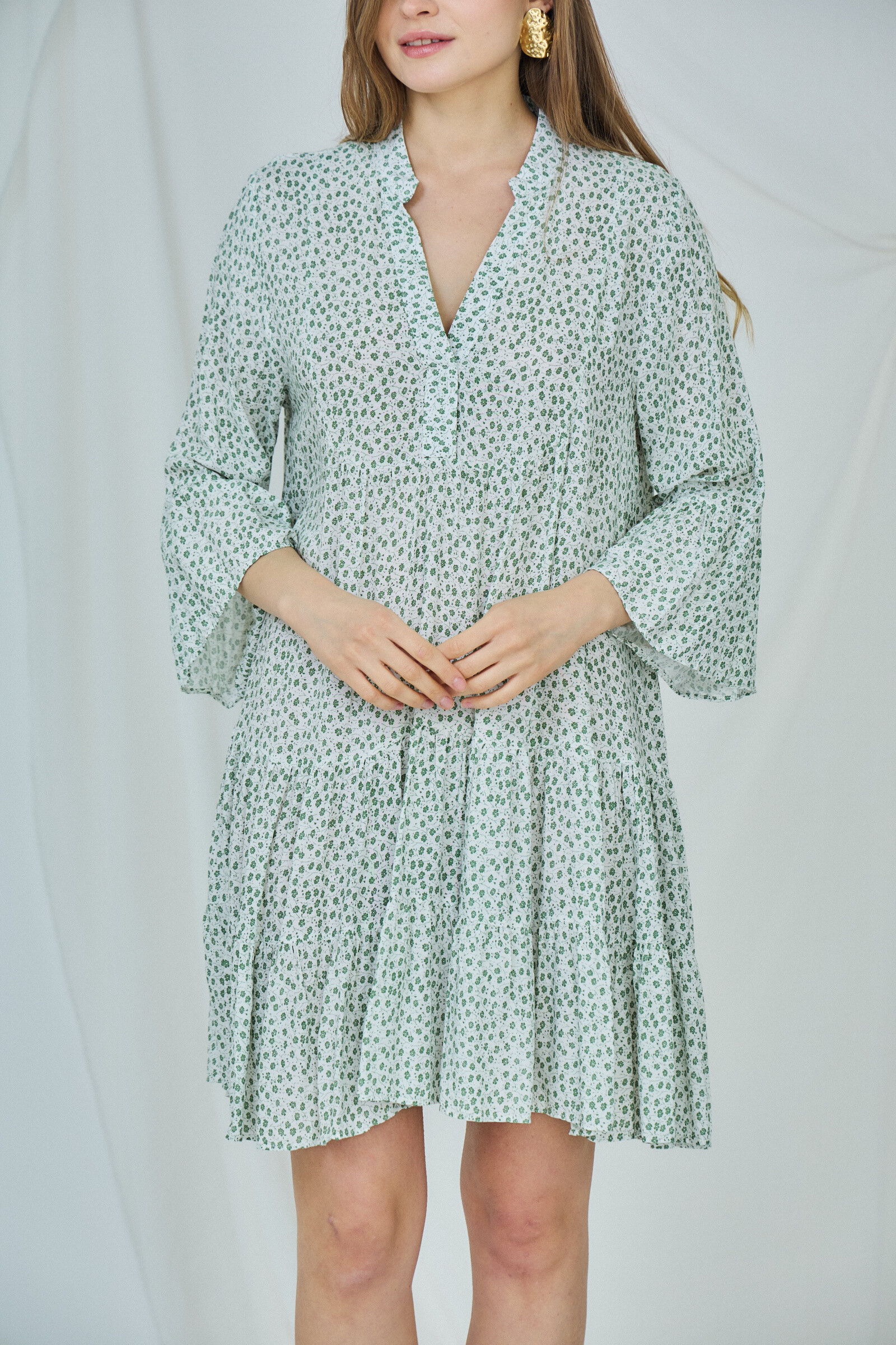 Vestido largo estilo camisero estampado, corte holgado y frunces - Verde - 2 - formato grande