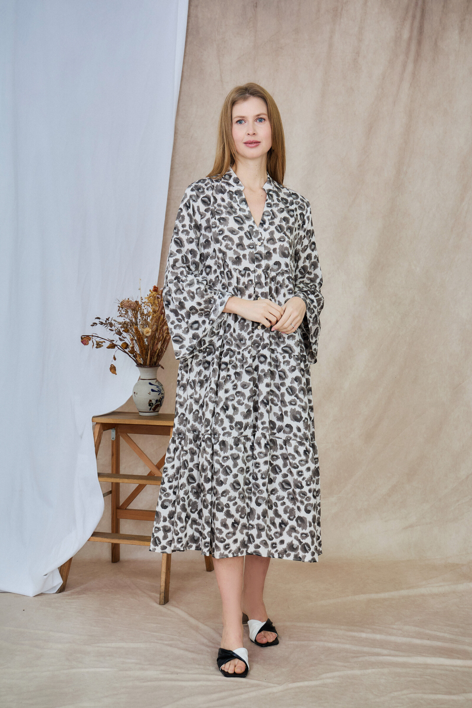 Mayorista LAST QUEEN OUTLET - Vestido largo estilo camisero estampado, corte holgado y frunces