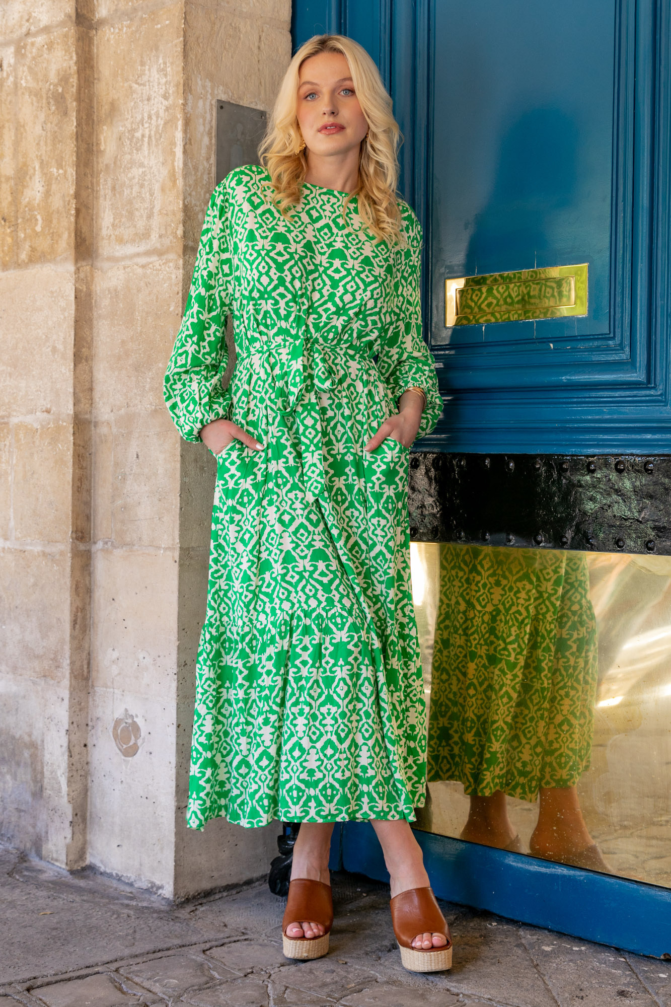 Grossiste Last Queen - Robe longue ceinturée à imprimé ehnique , col rond avec poches invisibles