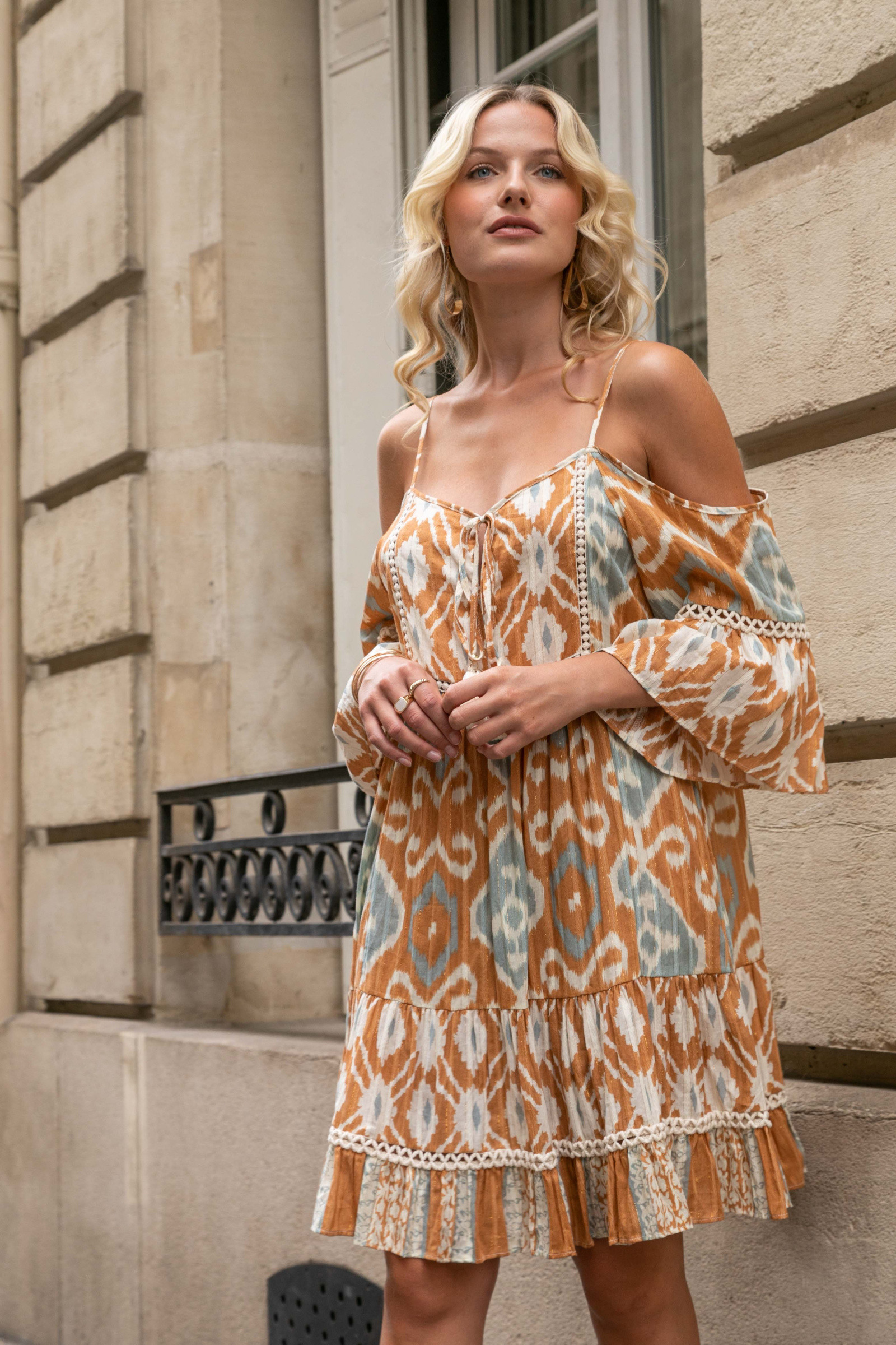 Grossiste Last Queen - Robe mi-longue à imprimé avec Lurex , coupe évasée à épaules dénudées