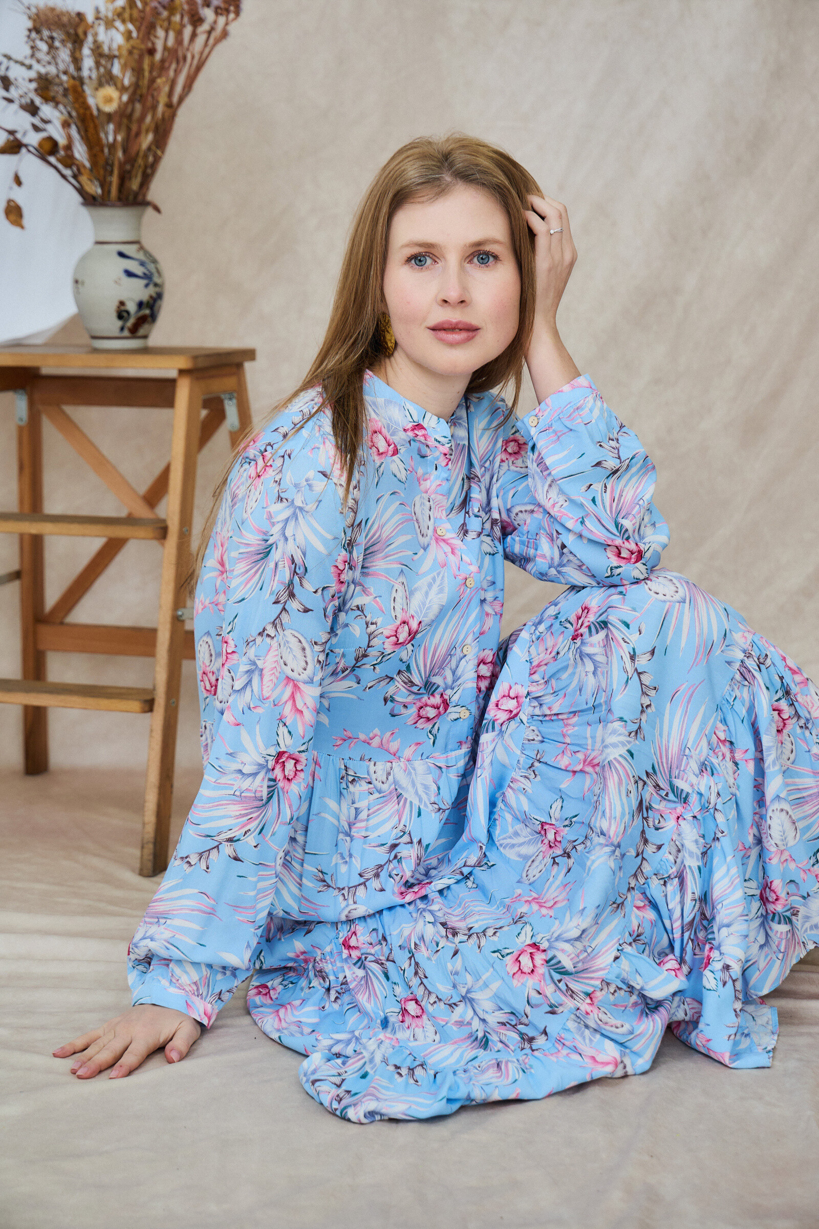Vestido largo estilo camisero estampado, corte holgado y frunces - Cielo azul - 2 - formato grande