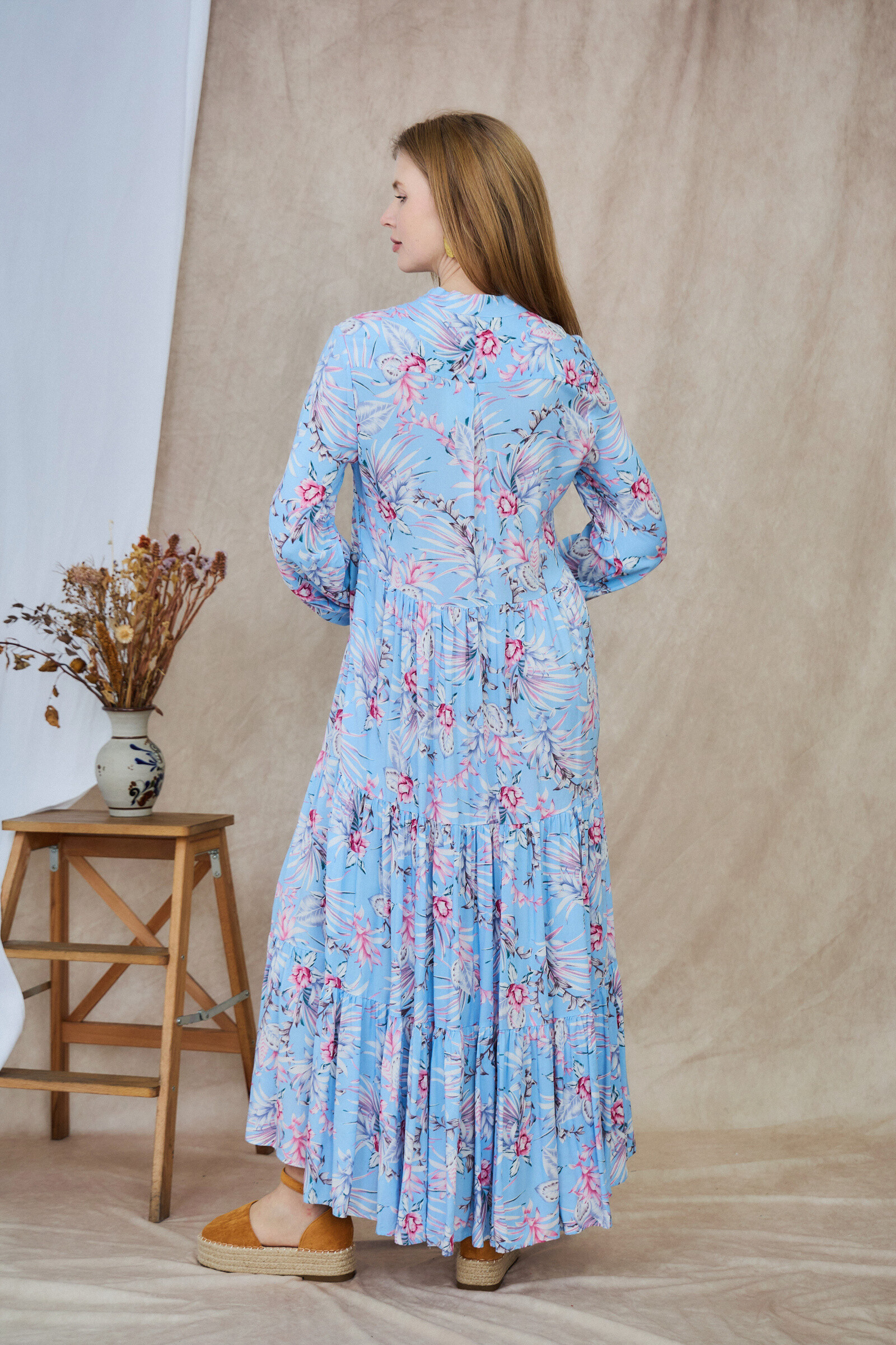 Vestido largo estilo camisero estampado, corte holgado y frunces - Cielo azul - 4 - formato grande