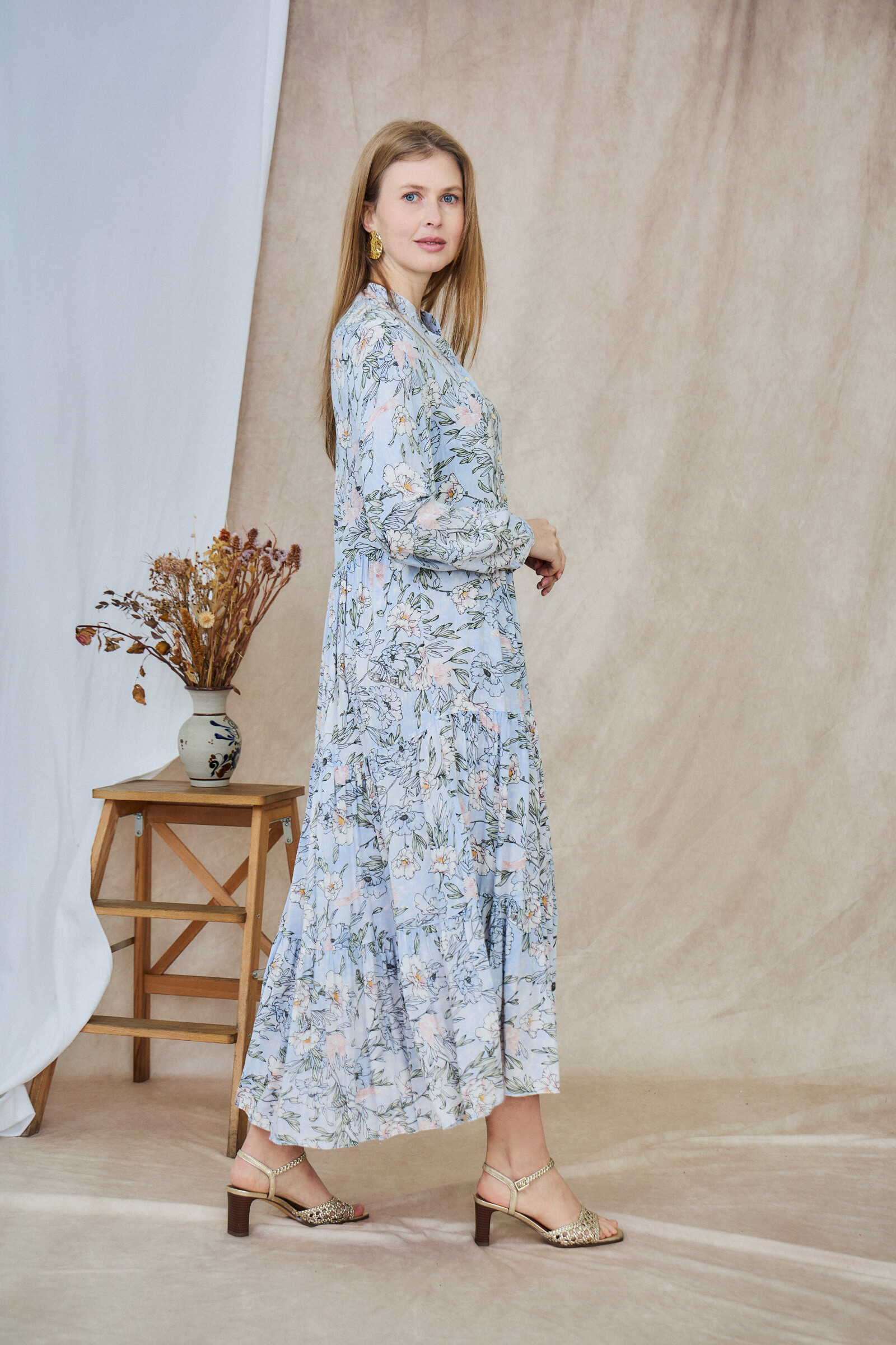 Vestido largo estilo camisero estampado, corte holgado y frunces - Azul claro - 4 - formato grande